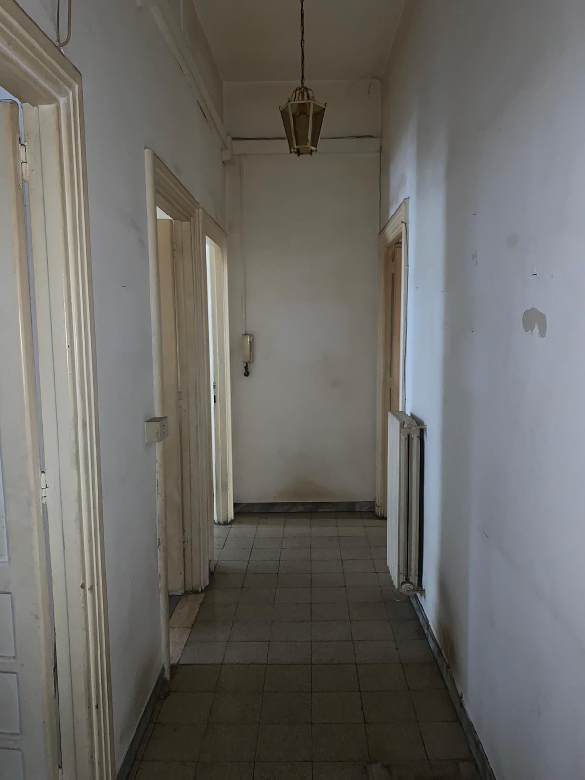 APPARTAMENTO DI 5,5 VANI SENZA ASCENSORE. Mq. 117. Identificativi catastali categoria A4- foglio 893 part. 30 sub 527. Libero. LE VISITE PRESSO GLI IMMOBILI SARANNO ESEGUITE ESCLUSIVAMENTE NEI GIORNI E ORARI INDICATI NEL CAMPO NOTE, PREVIA PRENOTAZIONE OBBLIGATORIA DA EFFETTUARSI A MEZZO MAIL ALL'INDIRIZZO prenotazione.alloggi@aterroma.it TASSATIVAMENTE ENTRO LE ORE 14:00 DEL GIORNO FERIALE PRECEDENTE A QUELLO PREVISTO PER LA VISITA.