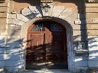 APPARTAMENTO DI 4 VANI CON ASCENSORE. Mq. 90. Identificativi catastali categoria A4- foglio 842 part. 3 sub 12. Libero. LE VISITE PRESSO GLI IMMOBILI SARANNO ESEGUITE ESCLUSIVAMENTE NEI GIORNI E ORARI INDICATI NEL CAMPO NOTE, PREVIA PRENOTAZIONE OBBLIGATORIA DA EFFETTUARSI A MEZZO MAIL ALL'INDIRIZZO prenotazione.alloggi@aterroma.it TASSATIVAMENTE ENTRO LE ORE 14:00 DEL GIORNO FERIALE PRECEDENTE A QUELLO PREVISTO PER LA VISITA.
