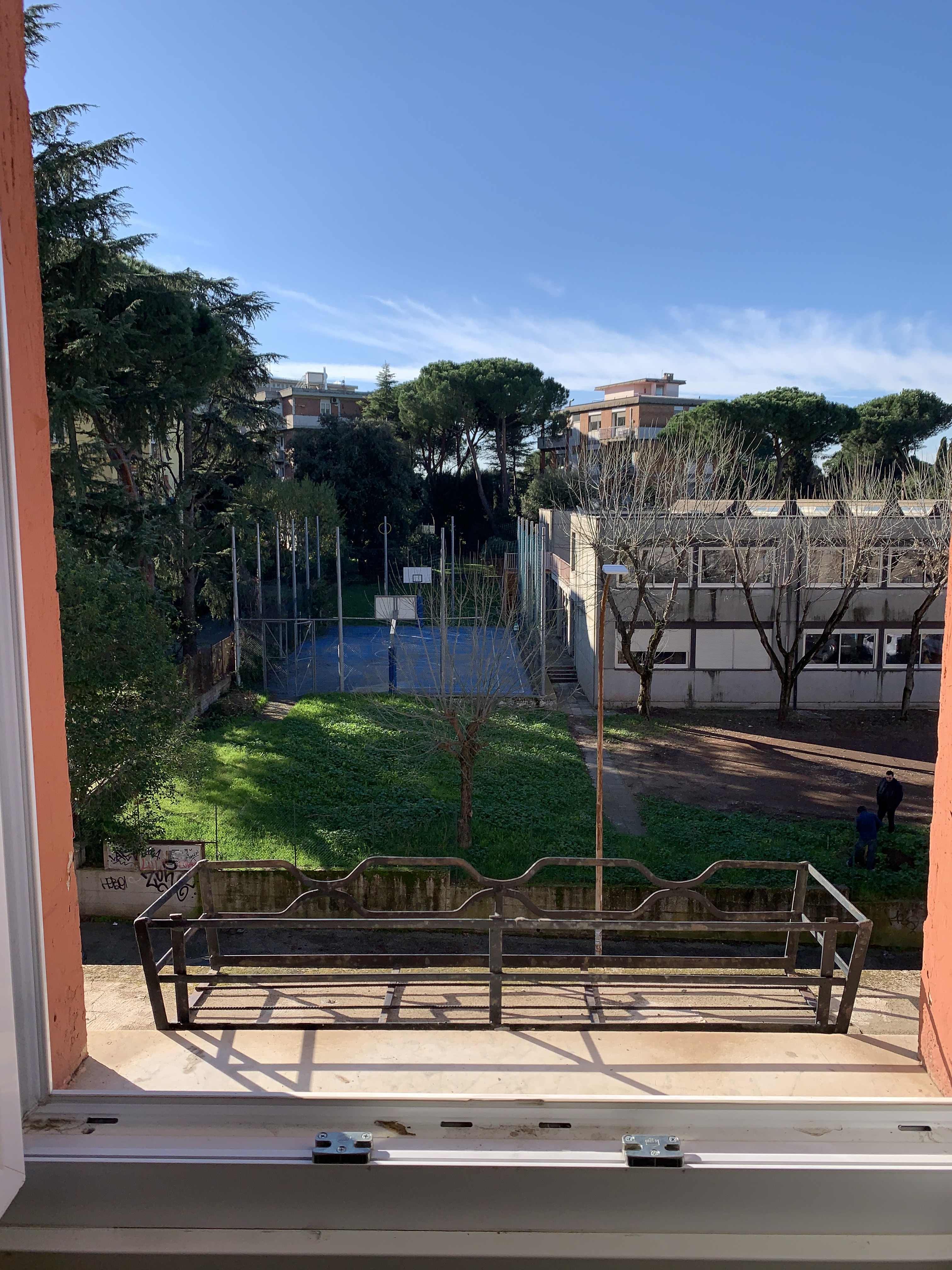 APPARTAMENTO DI 4 VANI CON ASCENSORE. Mq. 90. Identificativi catastali categoria A4- foglio 842 part. 3 sub 12. Libero. LE VISITE PRESSO GLI IMMOBILI SARANNO ESEGUITE ESCLUSIVAMENTE NEI GIORNI E ORARI INDICATI NEL CAMPO NOTE, PREVIA PRENOTAZIONE OBBLIGATORIA DA EFFETTUARSI A MEZZO MAIL ALL'INDIRIZZO prenotazione.alloggi@aterroma.it TASSATIVAMENTE ENTRO LE ORE 14:00 DEL GIORNO FERIALE PRECEDENTE A QUELLO PREVISTO PER LA VISITA.