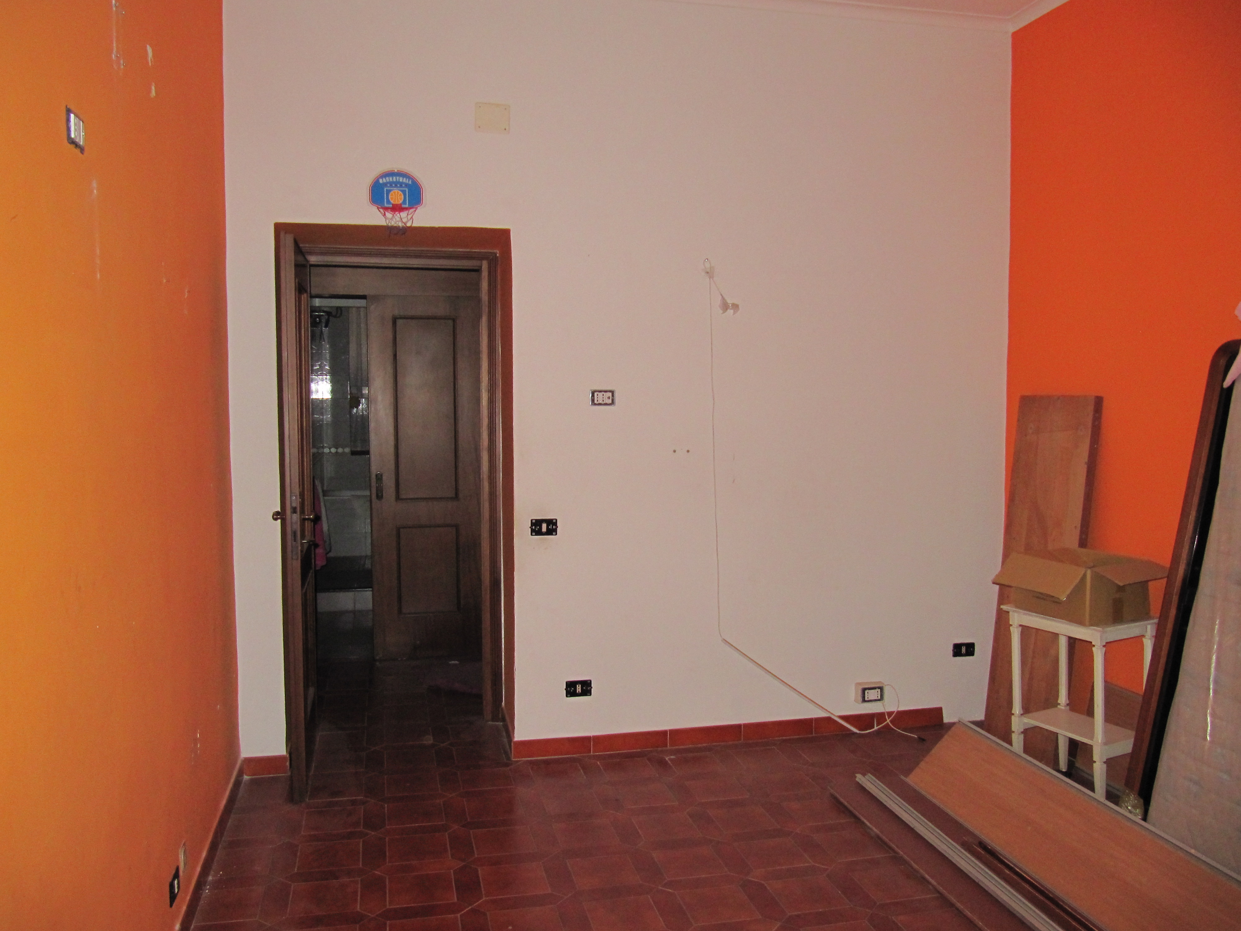 APPARTAMENTO  DI 3,5 VANI CON ASCENSORE. Mq. 58. Identificativi catastali categoria A4- foglio 516 part. 73 sub 40. Libero. LE VISITE PRESSO GLI IMMOBILI SARANNO ESEGUITE ESCLUSIVAMENTE NEI GIORNI E ORARI INDICATI NEL CAMPO NOTE, PREVIA PRENOTAZIONE OBBLIGATORIA DA EFFETTUARSI A MEZZO MAIL ALL'INDIRIZZO prenotazione.alloggi@aterroma.it TASSATIVAMENTE ENTRO LE ORE 14:00 DEL GIORNO FERIALE PRECEDENTE A QUELLO PREVISTO PER LA VISITA.