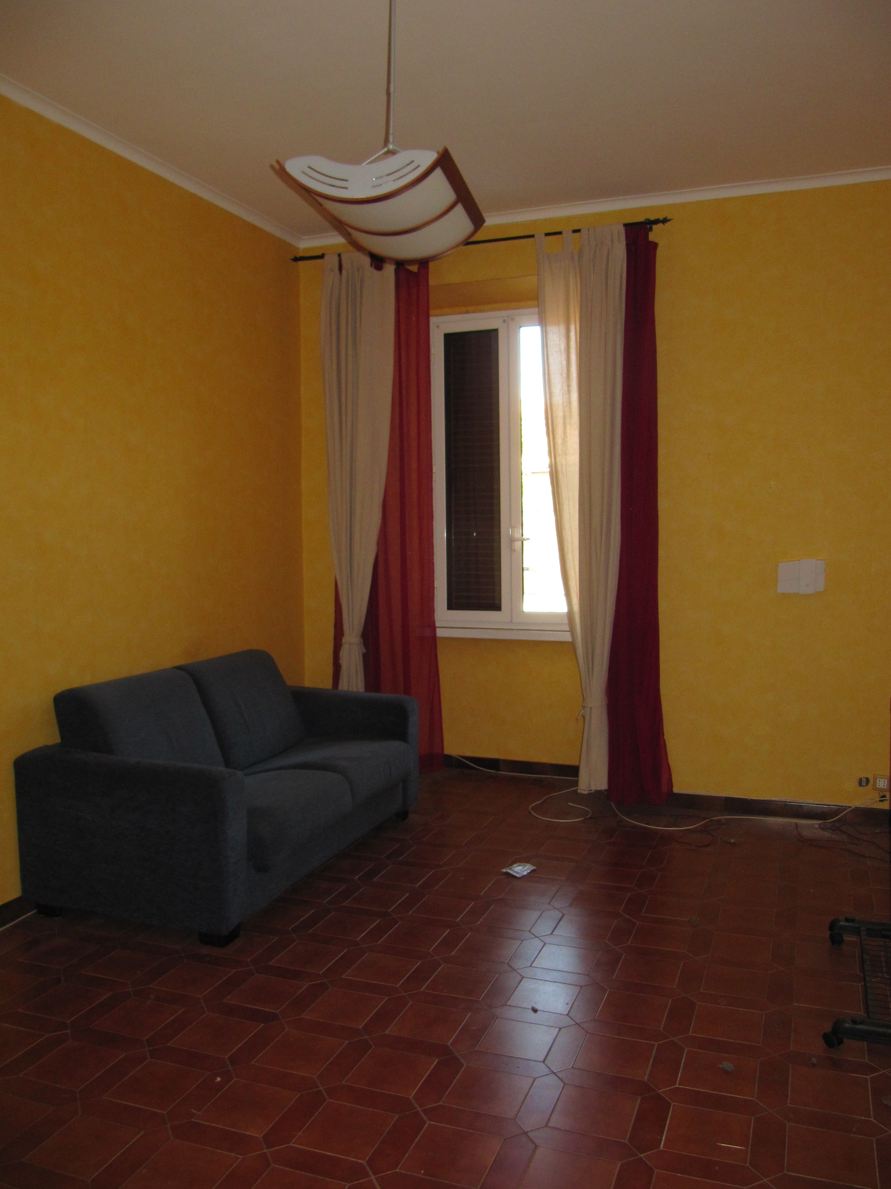 APPARTAMENTO  DI 3,5 VANI CON ASCENSORE. Mq. 58. Identificativi catastali categoria A4- foglio 516 part. 73 sub 40. Libero. LE VISITE PRESSO GLI IMMOBILI SARANNO ESEGUITE ESCLUSIVAMENTE NEI GIORNI E ORARI INDICATI NEL CAMPO NOTE, PREVIA PRENOTAZIONE OBBLIGATORIA DA EFFETTUARSI A MEZZO MAIL ALL'INDIRIZZO prenotazione.alloggi@aterroma.it TASSATIVAMENTE ENTRO LE ORE 14:00 DEL GIORNO FERIALE PRECEDENTE A QUELLO PREVISTO PER LA VISITA.