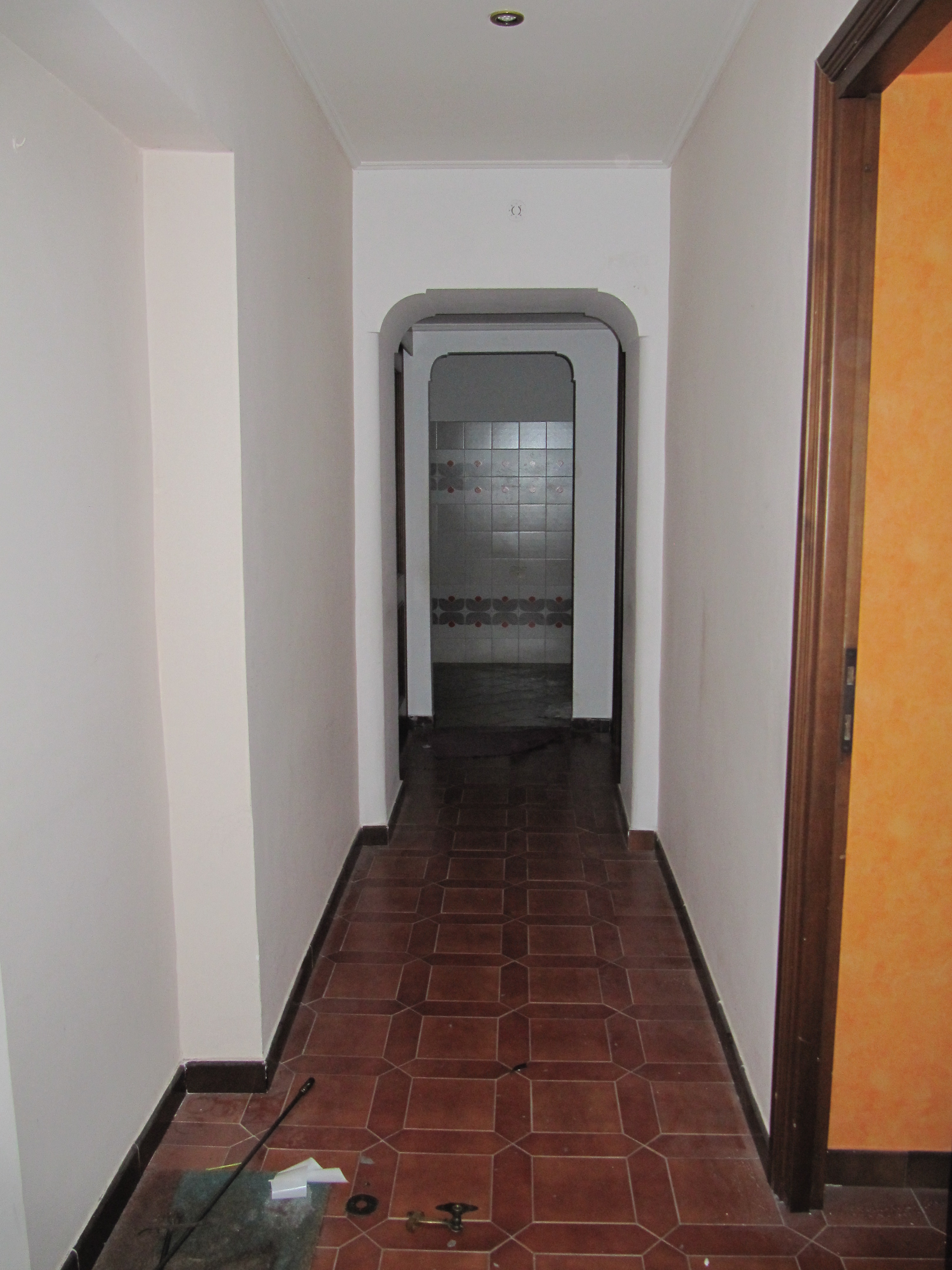 APPARTAMENTO  DI 3,5 VANI CON ASCENSORE. Mq. 58. Identificativi catastali categoria A4- foglio 516 part. 73 sub 40. Libero. LE VISITE PRESSO GLI IMMOBILI SARANNO ESEGUITE ESCLUSIVAMENTE NEI GIORNI E ORARI INDICATI NEL CAMPO NOTE, PREVIA PRENOTAZIONE OBBLIGATORIA DA EFFETTUARSI A MEZZO MAIL ALL'INDIRIZZO prenotazione.alloggi@aterroma.it TASSATIVAMENTE ENTRO LE ORE 14:00 DEL GIORNO FERIALE PRECEDENTE A QUELLO PREVISTO PER LA VISITA.