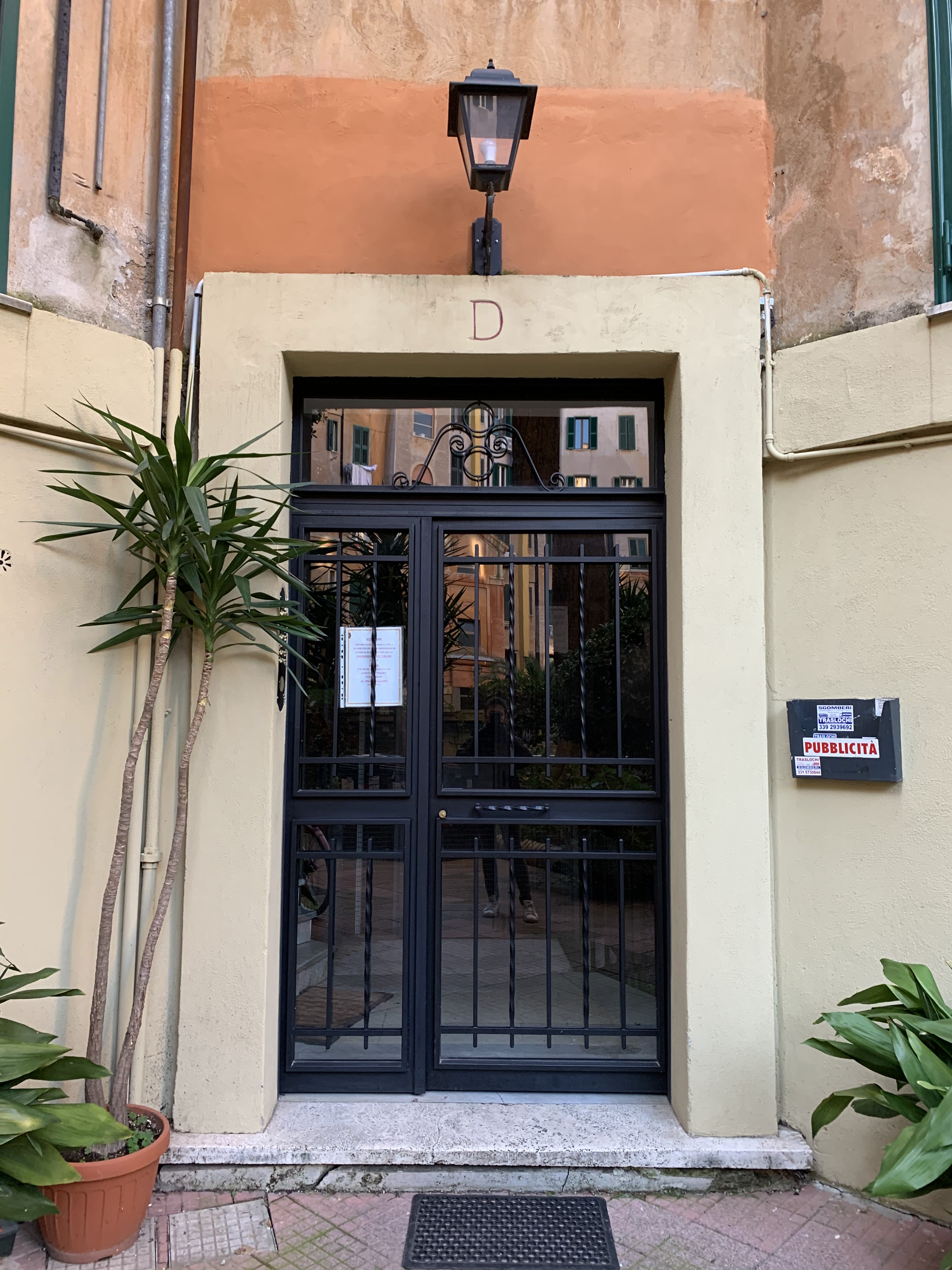 APPARTAMENTO  DI 4 VANI CON ASCENSORE. Mq. 80. Identificativi catastali categoria A2- foglio 512 part. 43 sub 58. Libero. LE VISITE PRESSO GLI IMMOBILI SARANNO ESEGUITE ESCLUSIVAMENTE NEI GIORNI E ORARI INDICATI NEL CAMPO NOTE, PREVIA PRENOTAZIONE OBBLIGATORIA DA EFFETTUARSI A MEZZO MAIL ALL'INDIRIZZO prenotazione.alloggi@aterroma.it TASSATIVAMENTE ENTRO LE ORE 14:00 DEL GIORNO FERIALE PRECEDENTE A QUELLO PREVISTO PER LA VISITA.