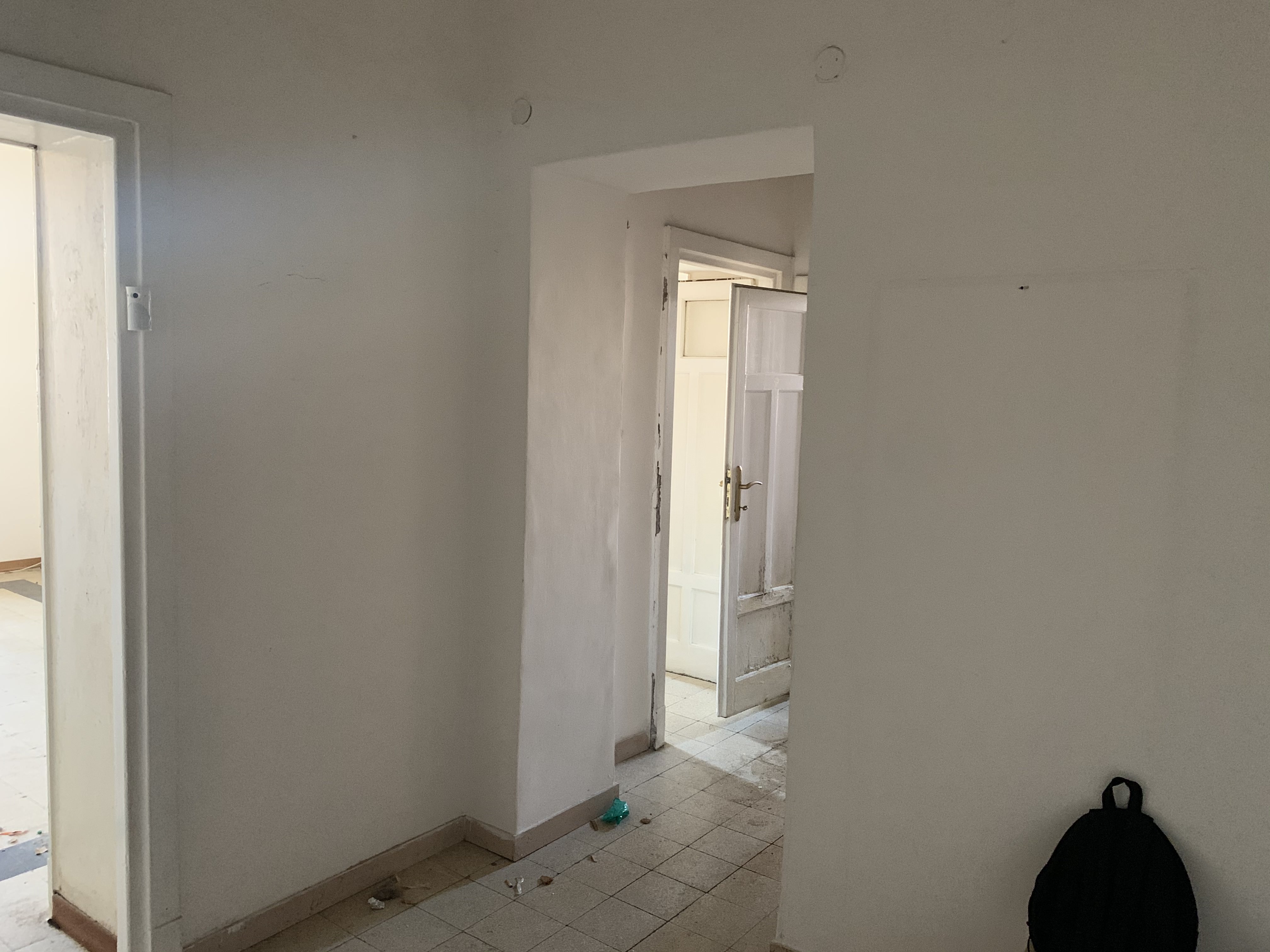 APPARTAMENTO  DI 4 VANI CON ASCENSORE. Mq. 80. Identificativi catastali categoria A2- foglio 512 part. 43 sub 58. Libero. LE VISITE PRESSO GLI IMMOBILI SARANNO ESEGUITE ESCLUSIVAMENTE NEI GIORNI E ORARI INDICATI NEL CAMPO NOTE, PREVIA PRENOTAZIONE OBBLIGATORIA DA EFFETTUARSI A MEZZO MAIL ALL'INDIRIZZO prenotazione.alloggi@aterroma.it TASSATIVAMENTE ENTRO LE ORE 14:00 DEL GIORNO FERIALE PRECEDENTE A QUELLO PREVISTO PER LA VISITA.