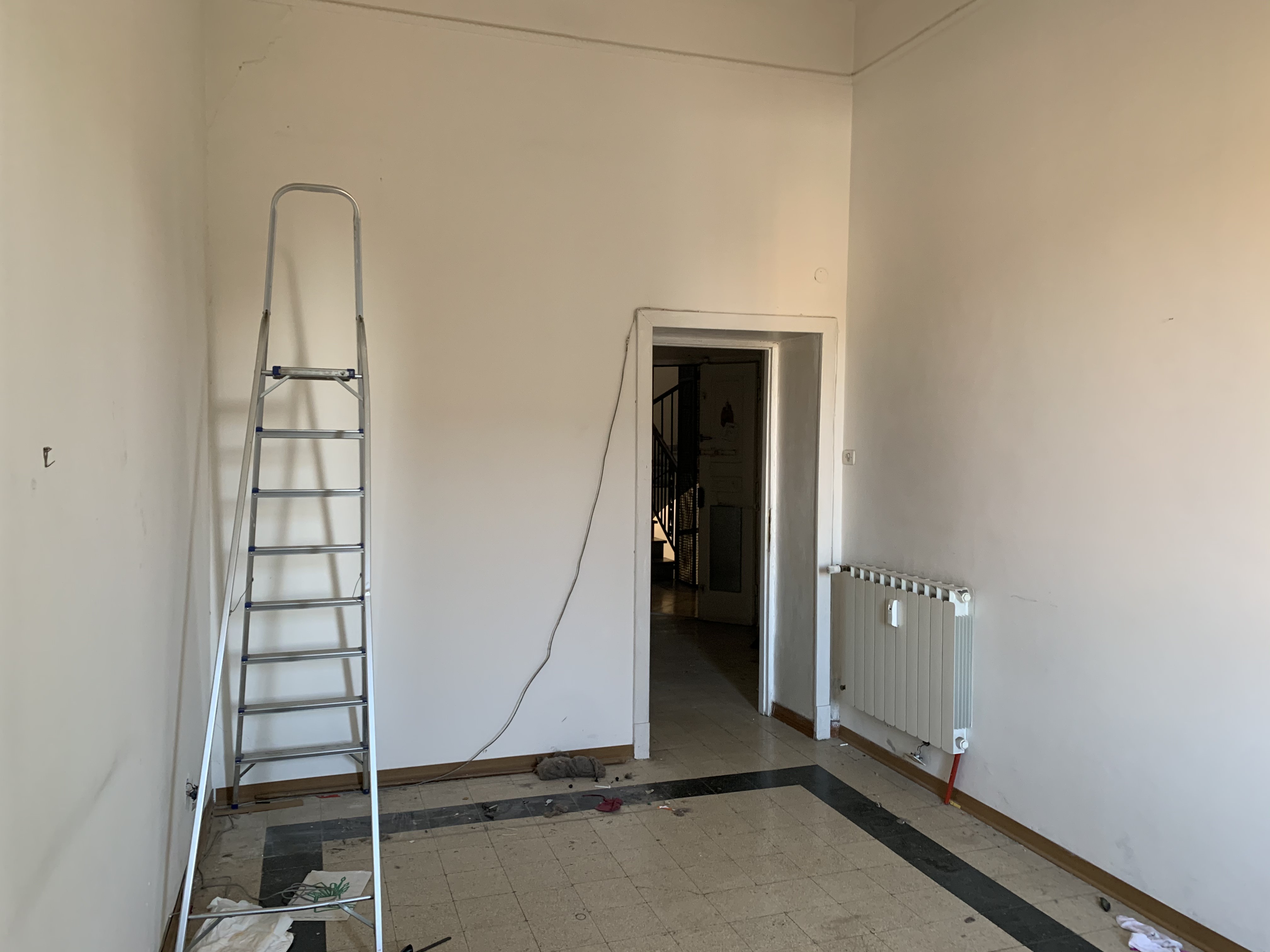 APPARTAMENTO  DI 4 VANI CON ASCENSORE. Mq. 80. Identificativi catastali categoria A2- foglio 512 part. 43 sub 58. Libero. LE VISITE PRESSO GLI IMMOBILI SARANNO ESEGUITE ESCLUSIVAMENTE NEI GIORNI E ORARI INDICATI NEL CAMPO NOTE, PREVIA PRENOTAZIONE OBBLIGATORIA DA EFFETTUARSI A MEZZO MAIL ALL'INDIRIZZO prenotazione.alloggi@aterroma.it TASSATIVAMENTE ENTRO LE ORE 14:00 DEL GIORNO FERIALE PRECEDENTE A QUELLO PREVISTO PER LA VISITA.