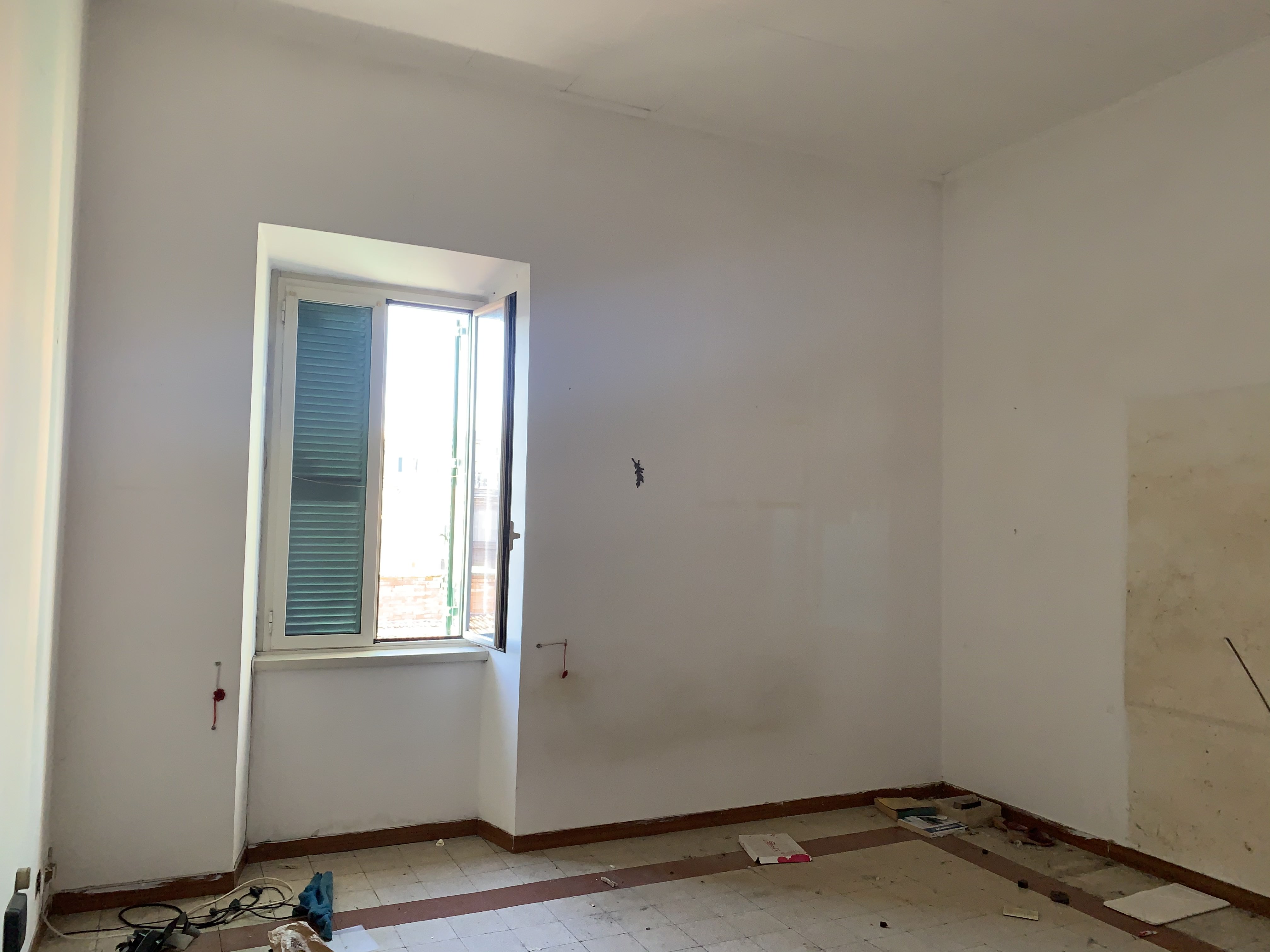 APPARTAMENTO  DI 4 VANI CON ASCENSORE. Mq. 80. Identificativi catastali categoria A2- foglio 512 part. 43 sub 58. Libero. LE VISITE PRESSO GLI IMMOBILI SARANNO ESEGUITE ESCLUSIVAMENTE NEI GIORNI E ORARI INDICATI NEL CAMPO NOTE, PREVIA PRENOTAZIONE OBBLIGATORIA DA EFFETTUARSI A MEZZO MAIL ALL'INDIRIZZO prenotazione.alloggi@aterroma.it TASSATIVAMENTE ENTRO LE ORE 14:00 DEL GIORNO FERIALE PRECEDENTE A QUELLO PREVISTO PER LA VISITA.