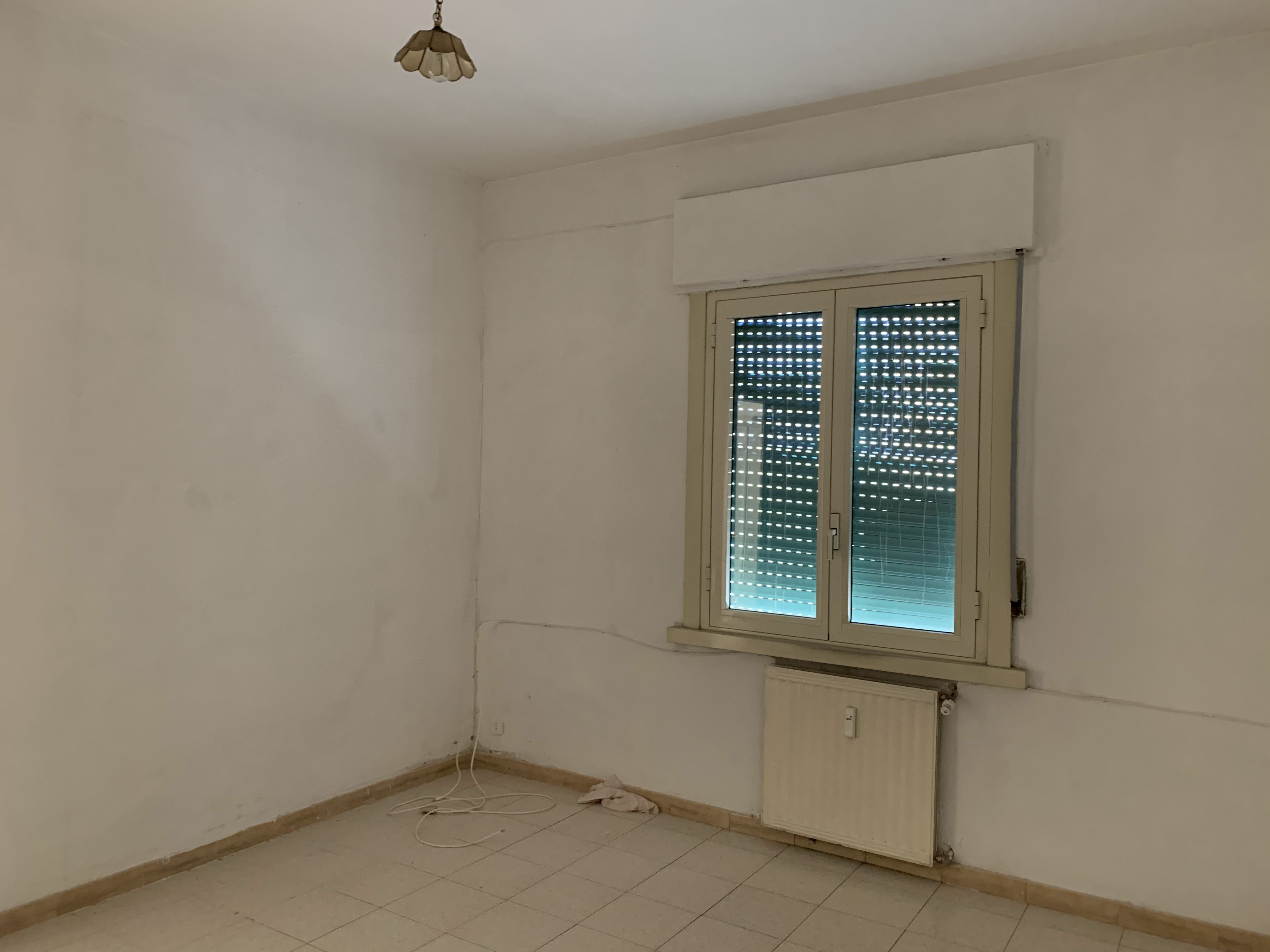 APPARTAMENTO  DI 2,5 VANI CON ASCENSORE. Mq. 43. Identificativi catastali categoria A4- foglio 455 part. 44 sub 77. Libero. LE VISITE PRESSO GLI IMMOBILI SARANNO ESEGUITE ESCLUSIVAMENTE NEI GIORNI E ORARI INDICATI NEL CAMPO NOTE, PREVIA PRENOTAZIONE OBBLIGATORIA DA EFFETTUARSI A MEZZO MAIL ALL'INDIRIZZO prenotazione.alloggi@aterroma.it TASSATIVAMENTE ENTRO LE ORE 14:00 DEL GIORNO FERIALE PRECEDENTE A QUELLO PREVISTO PER LA VISITA.