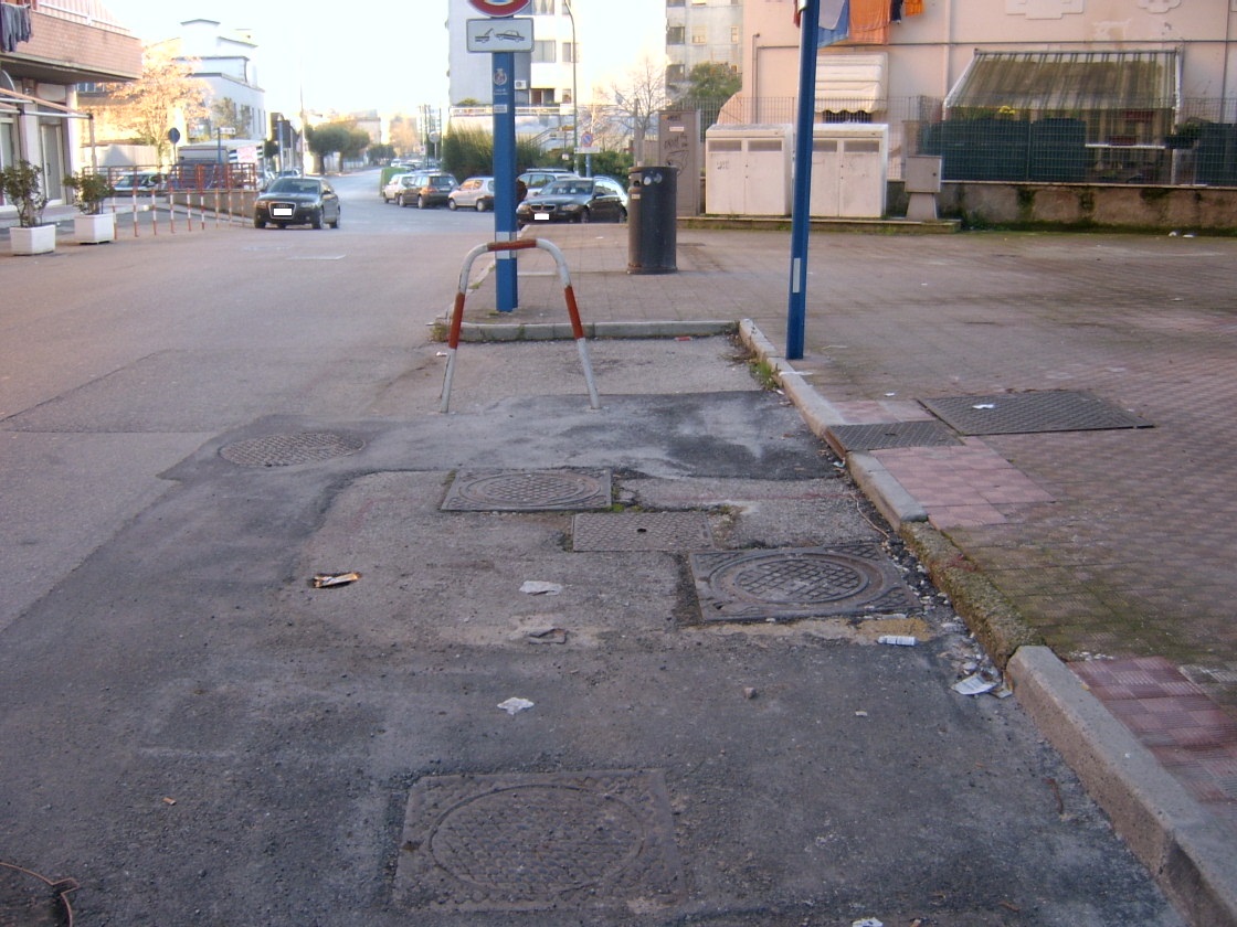 In BENEVENTO (BENEVENTO), CAP  82100, Via Mariano Russo, 33,  piano T. Descrizione: posto auto scoperto piano T.N.C.E.U. foglio 79, part. 316, sub. 21. Mq. 12. Libero.Piena Proprietà