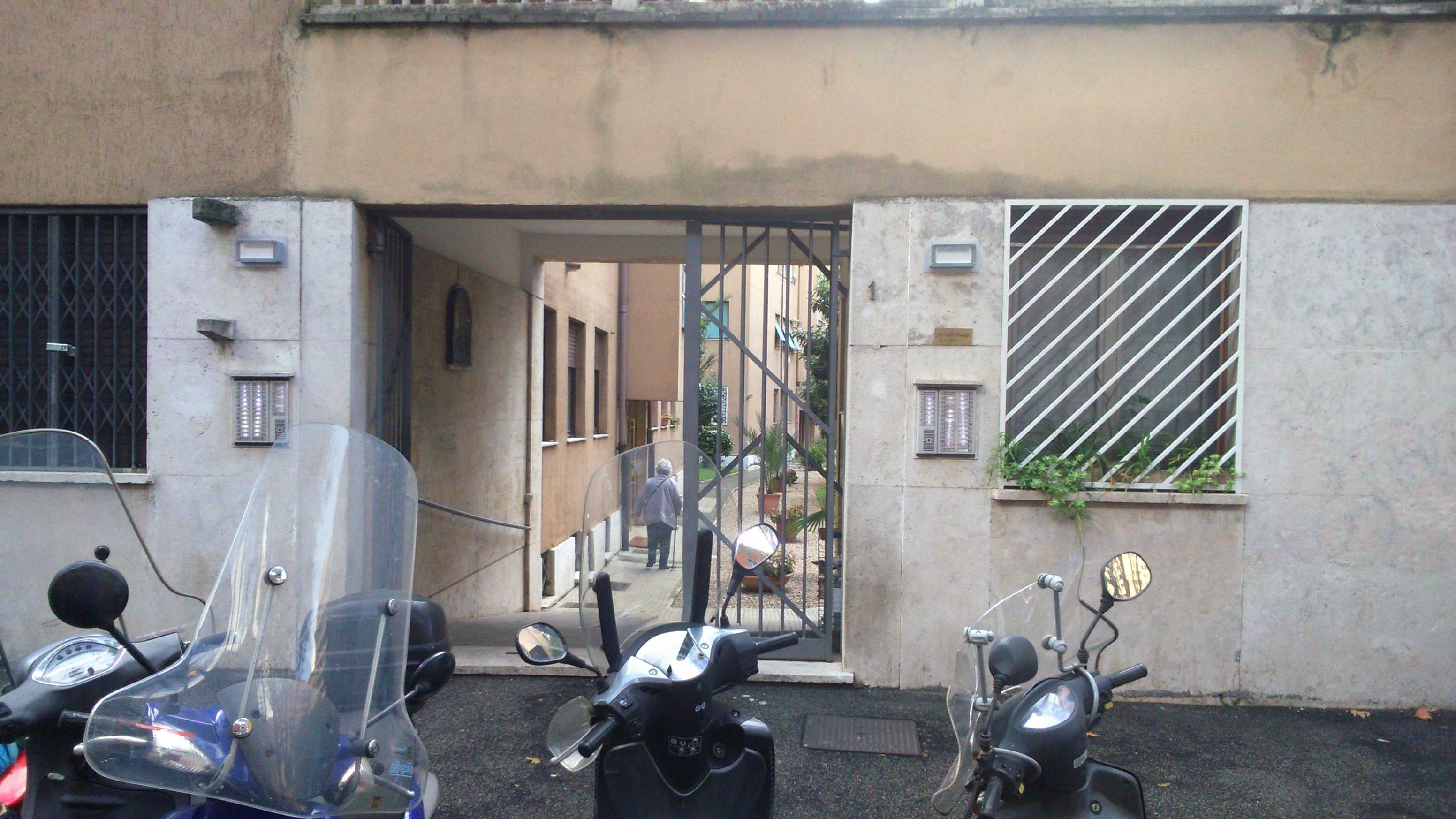MAGAZZINO/DEPOSITO AL PIANO SEMINTERRATO. Mq. 49.LOCATO . Identificativi catastali categoria C2 - foglio 891 part. 127 sub 135