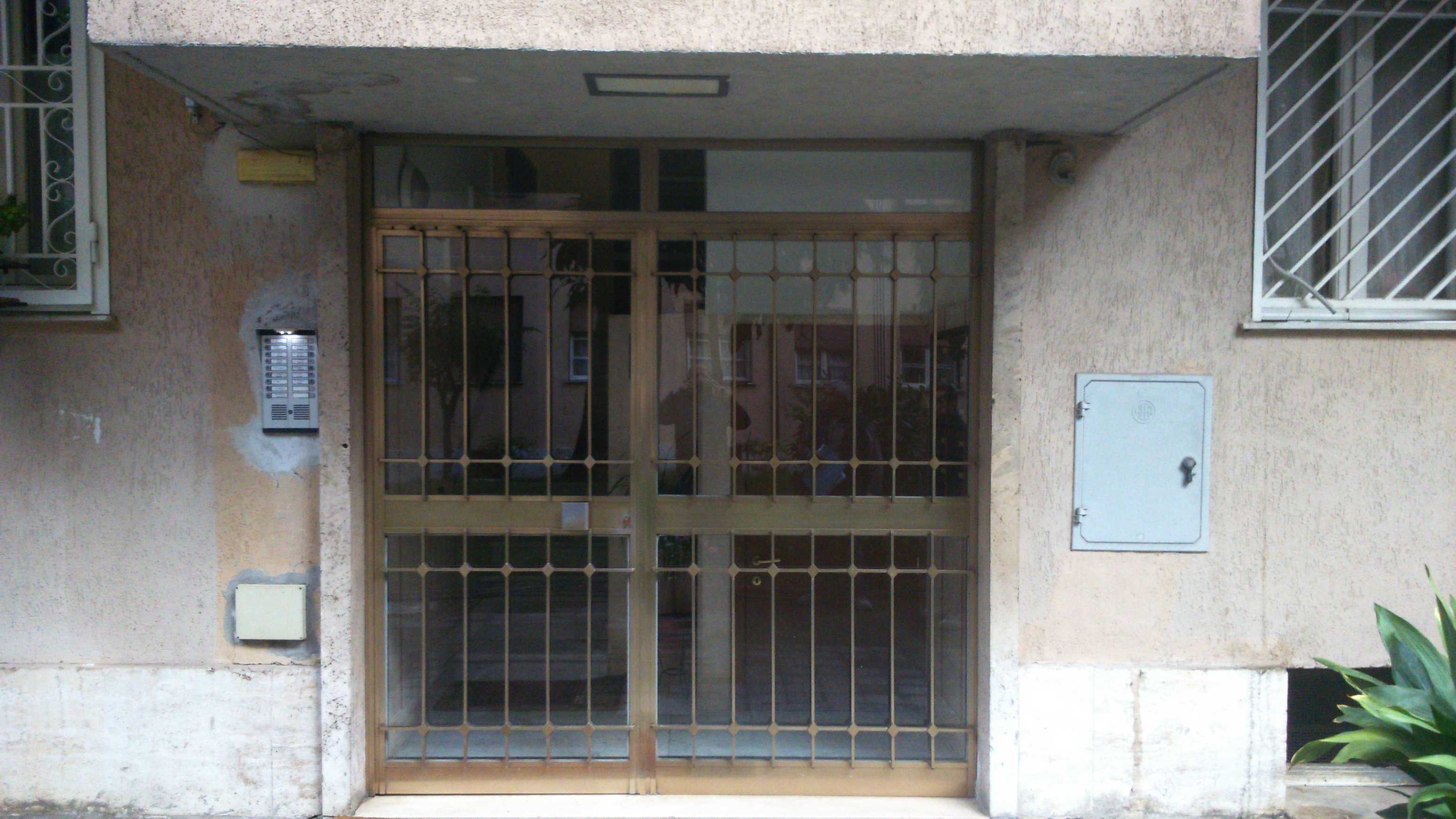 MAGAZZINO/DEPOSITO AL PIANO SEMINTERRATO. Mq. 49.LOCATO . Identificativi catastali categoria C2 - foglio 891 part. 127 sub 135