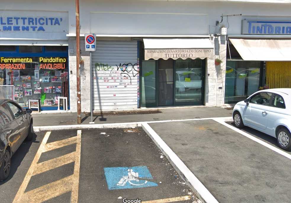 NEGOZIO AL PIANO TERRA E SEMINTERRATO. Mq. 51.LIBERO. Identificativi catastali categoria C1 - foglio 378 part. 154 sub 502