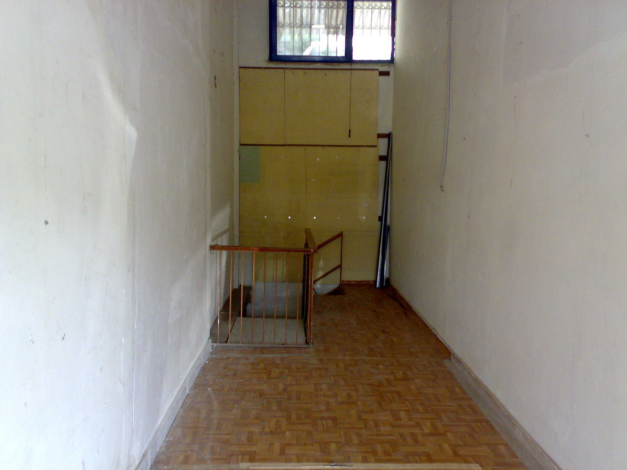 NEGOZIO AL PIANO TERRA E SEMINTERRATO. Mq. 51.LIBERO. Identificativi catastali categoria C1 - foglio 378 part. 154 sub 502
