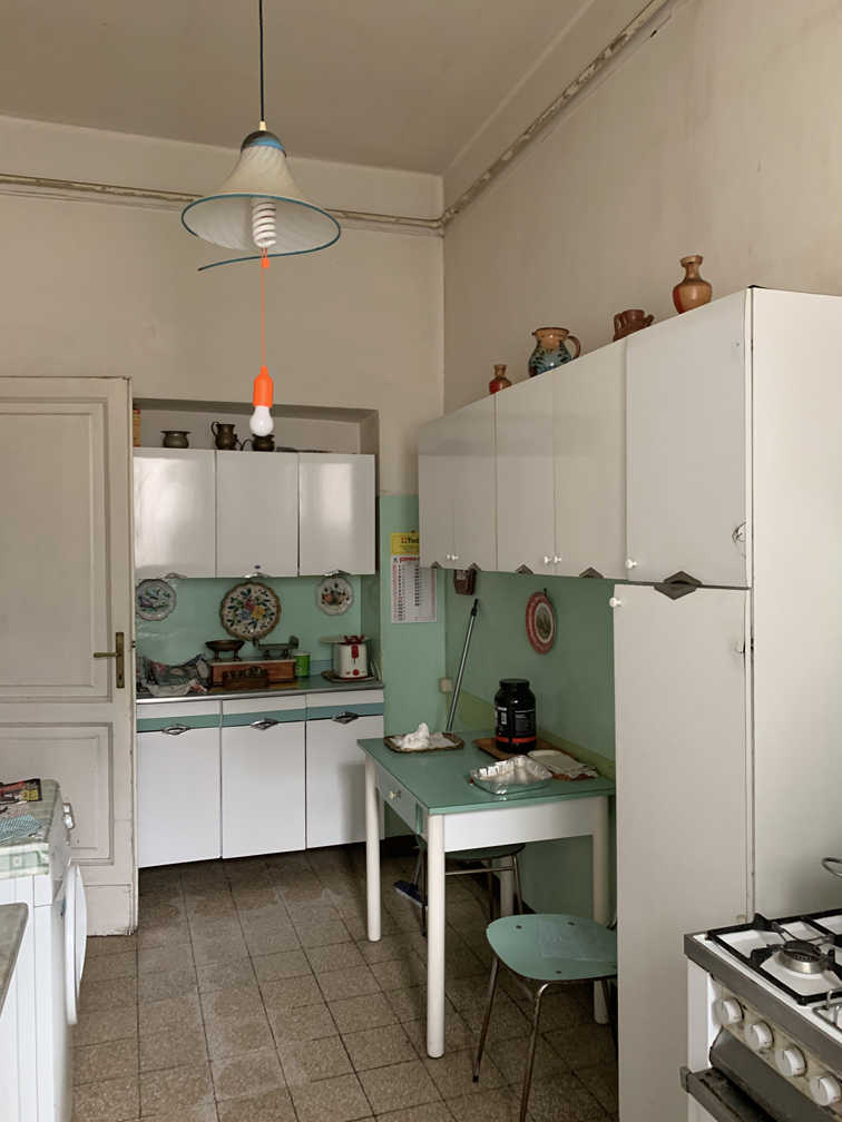 APPARTAMENTO INT.8 DI 9 VANI CON ASCENSORE + pertinenziale CANTINA. Mq. 190. LIBERO. Identificativi catastali categoria A2- foglio 402 part. 30 sub 43