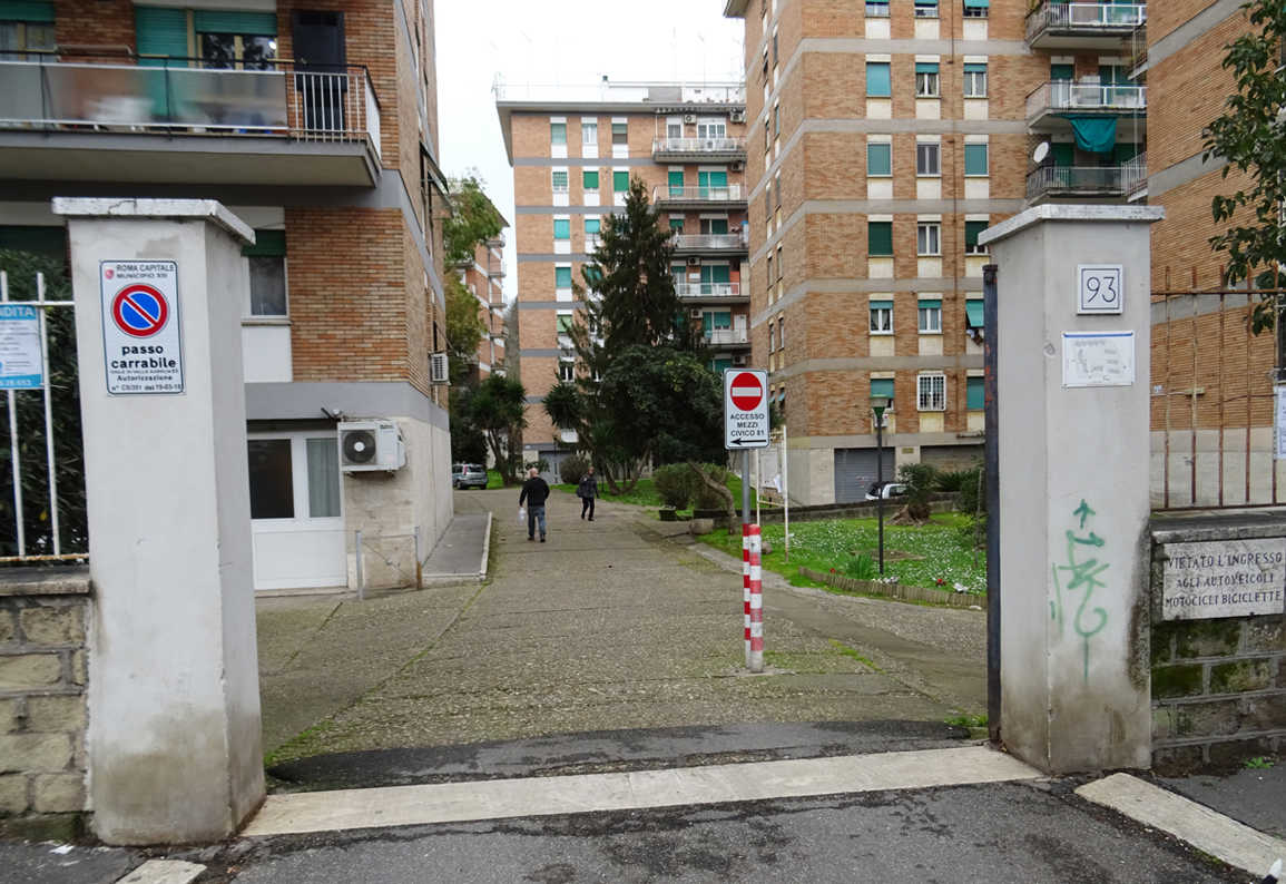 APPARTAMENTO INT.4 DI 8,5 VANI CON ASCENSORE + pertinenziale CANTINA. Mq. 163. LIBERO. Identificativi catastali categoria A3- foglio 378 part. 149 sub 4