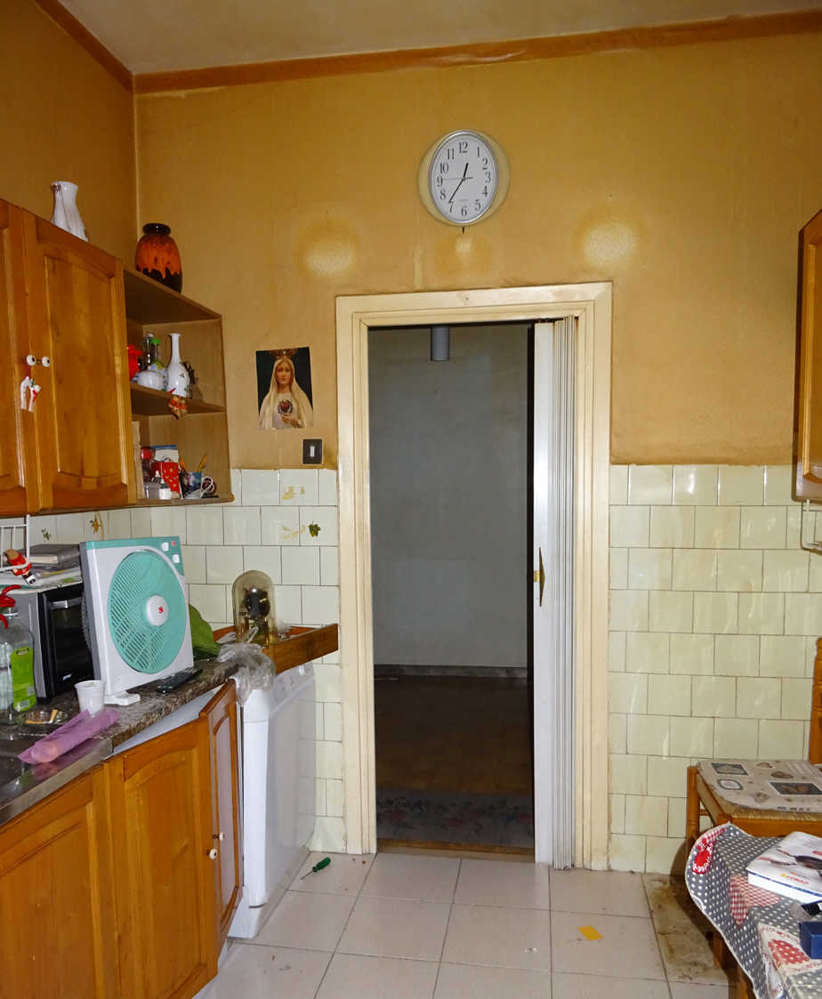 APPARTAMENTO INT.4 DI 8,5 VANI CON ASCENSORE + pertinenziale CANTINA. Mq. 163. LIBERO. Identificativi catastali categoria A3- foglio 378 part. 149 sub 4
