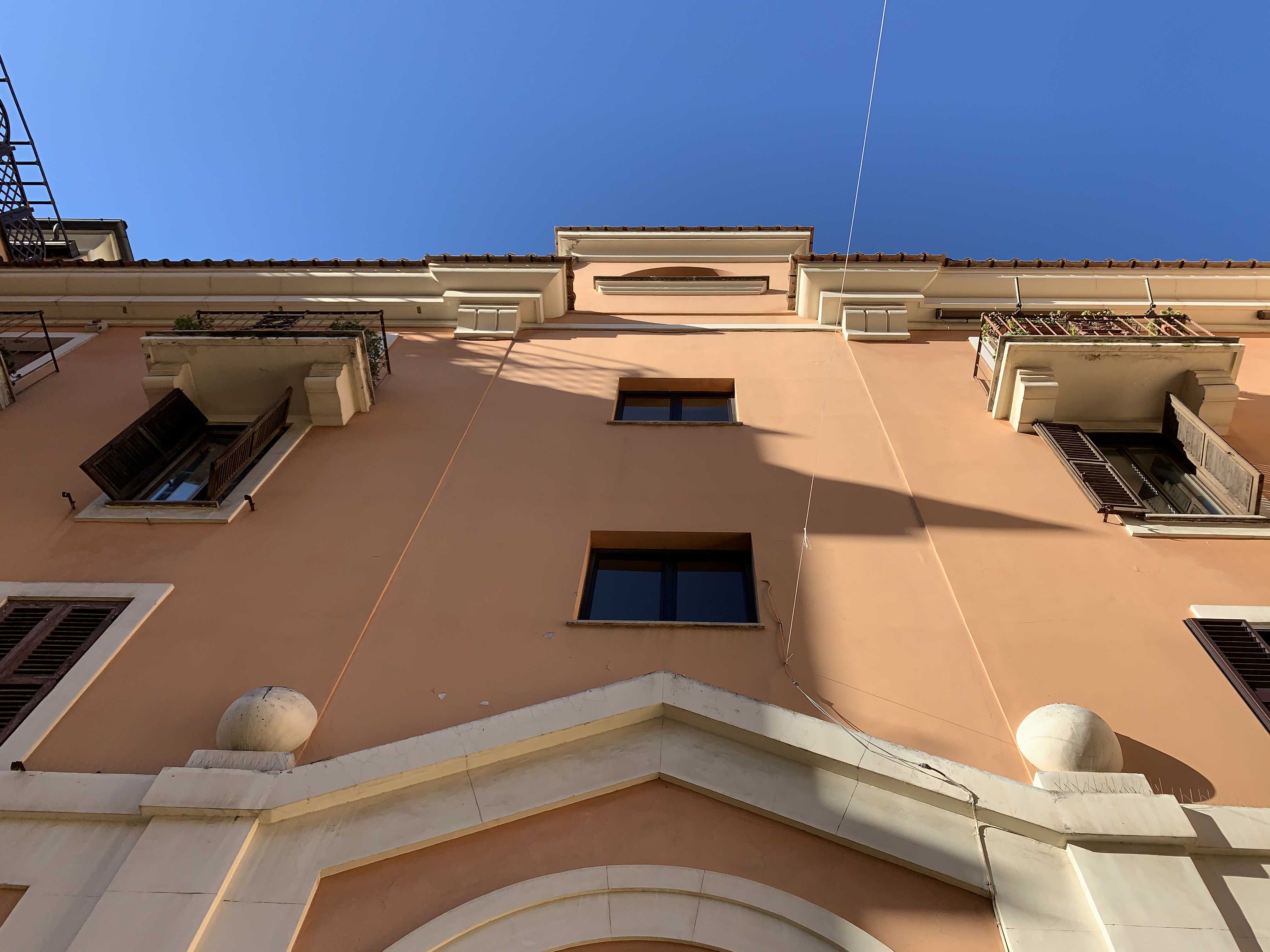 APPARTAMENTO INT.B DI 5 VANI SENZA ASCENSORE. Mq. 76. LIBERO. Identificativi catastali categoria A4- foglio 898 part. 104 sub 18