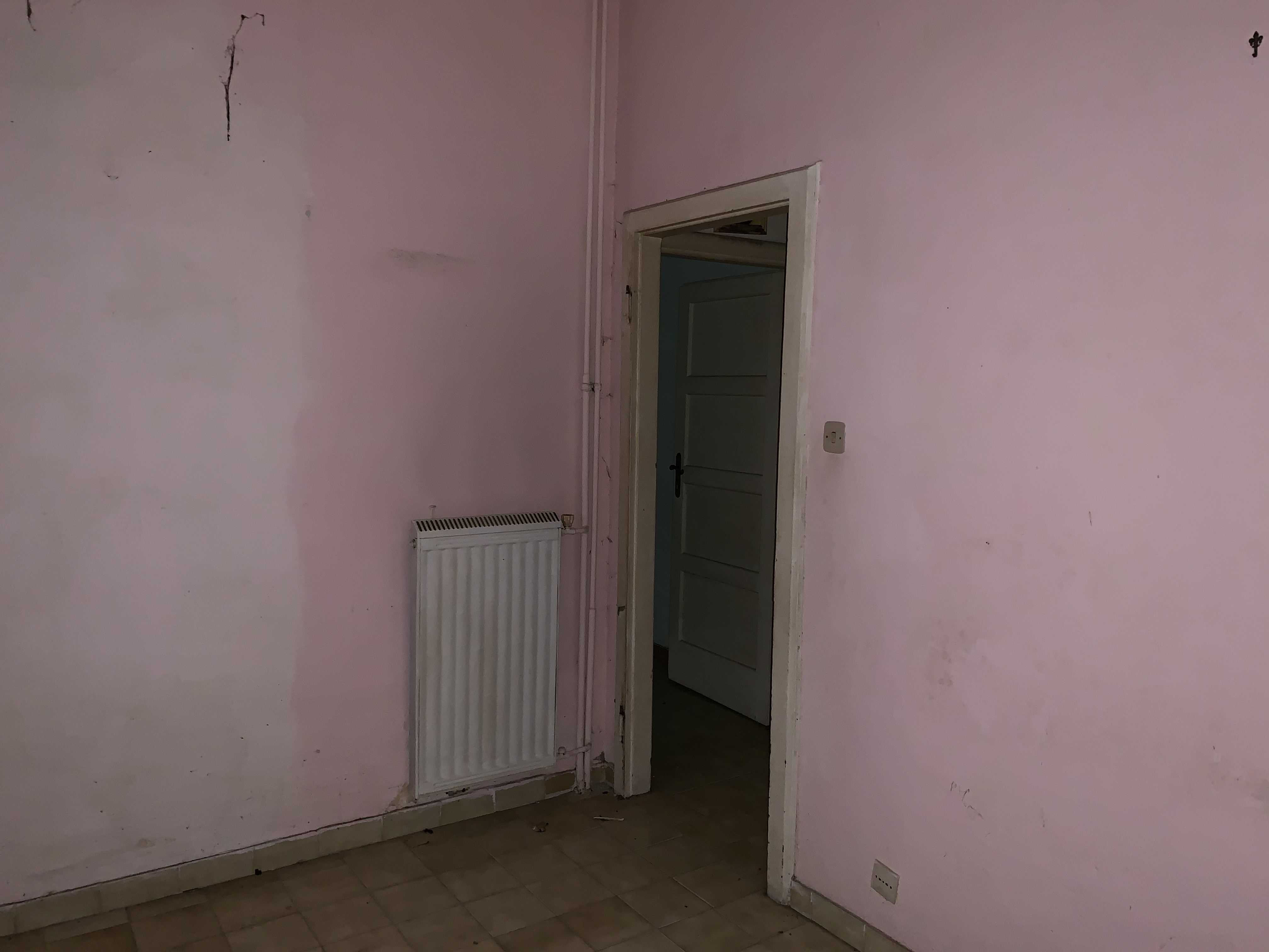 APPARTAMENTO INT.B DI 5 VANI SENZA ASCENSORE. Mq. 76. LIBERO. Identificativi catastali categoria A4- foglio 898 part. 104 sub 18