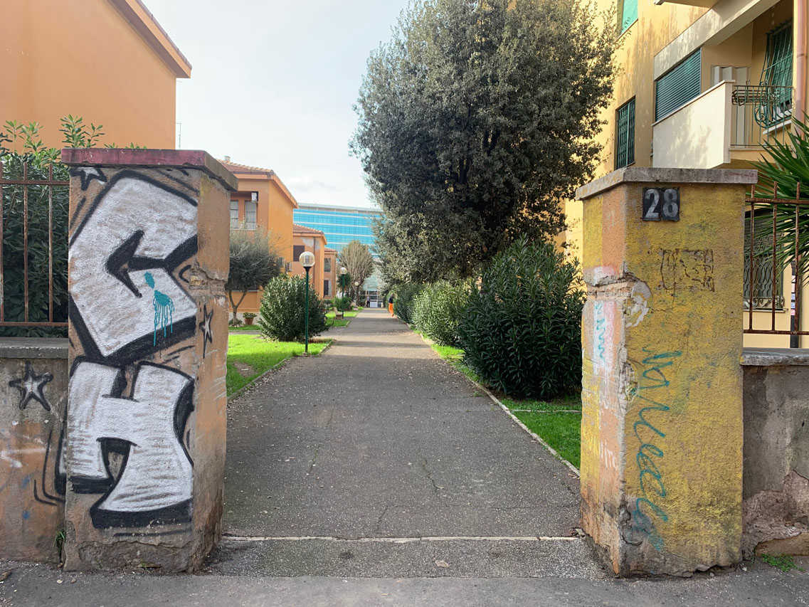 APPARTAMENTO INT.6 DI 5 VANI CON ASCENSORE. Mq. 98. LIBERO. Identificativi catastali categoria A4- foglio 843 part. 600 sub 20
