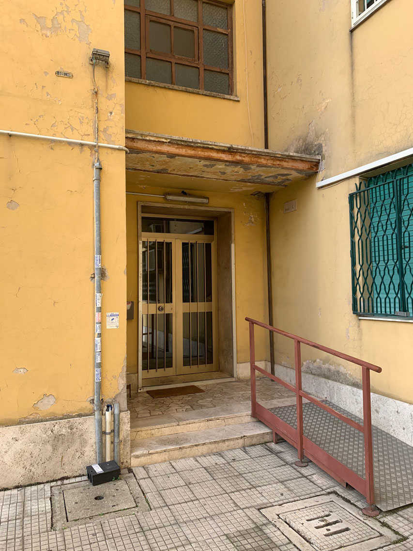 APPARTAMENTO INT.6 DI 5 VANI CON ASCENSORE. Mq. 98. LIBERO. Identificativi catastali categoria A4- foglio 843 part. 600 sub 20