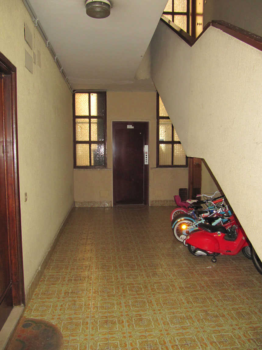 APPARTAMENTO INT.6 DI 5 VANI CON ASCENSORE. Mq. 98. LIBERO. Identificativi catastali categoria A4- foglio 843 part. 600 sub 20