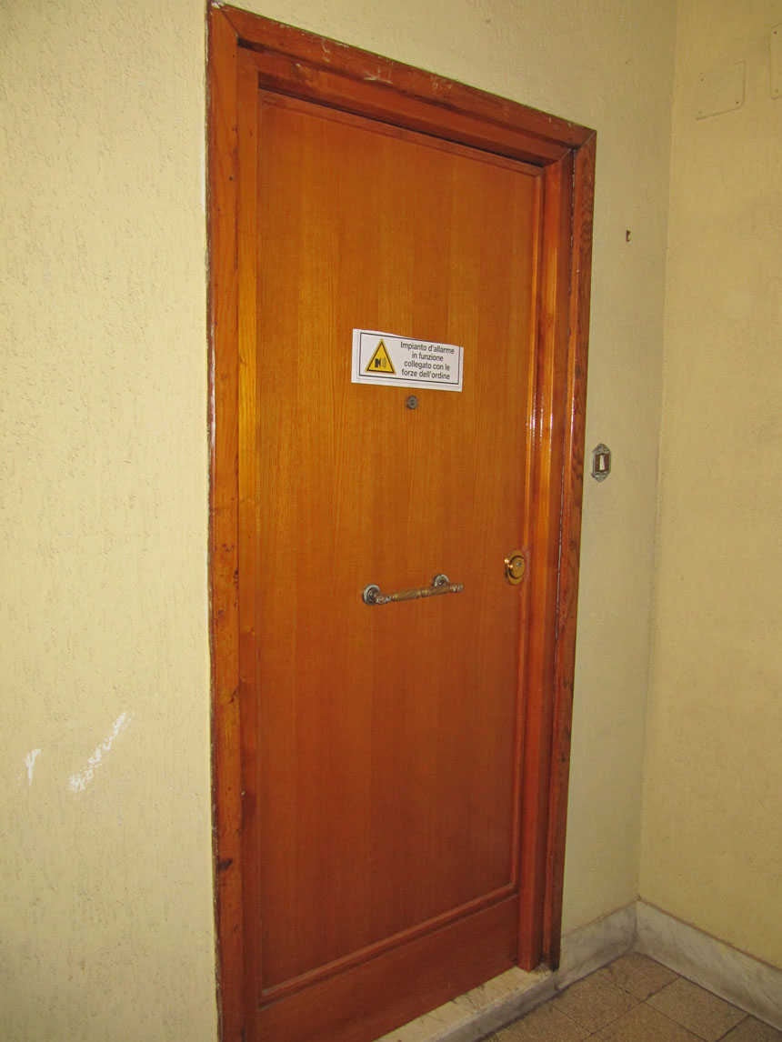 APPARTAMENTO INT.6 DI 5 VANI CON ASCENSORE. Mq. 98. LIBERO. Identificativi catastali categoria A4- foglio 843 part. 600 sub 20