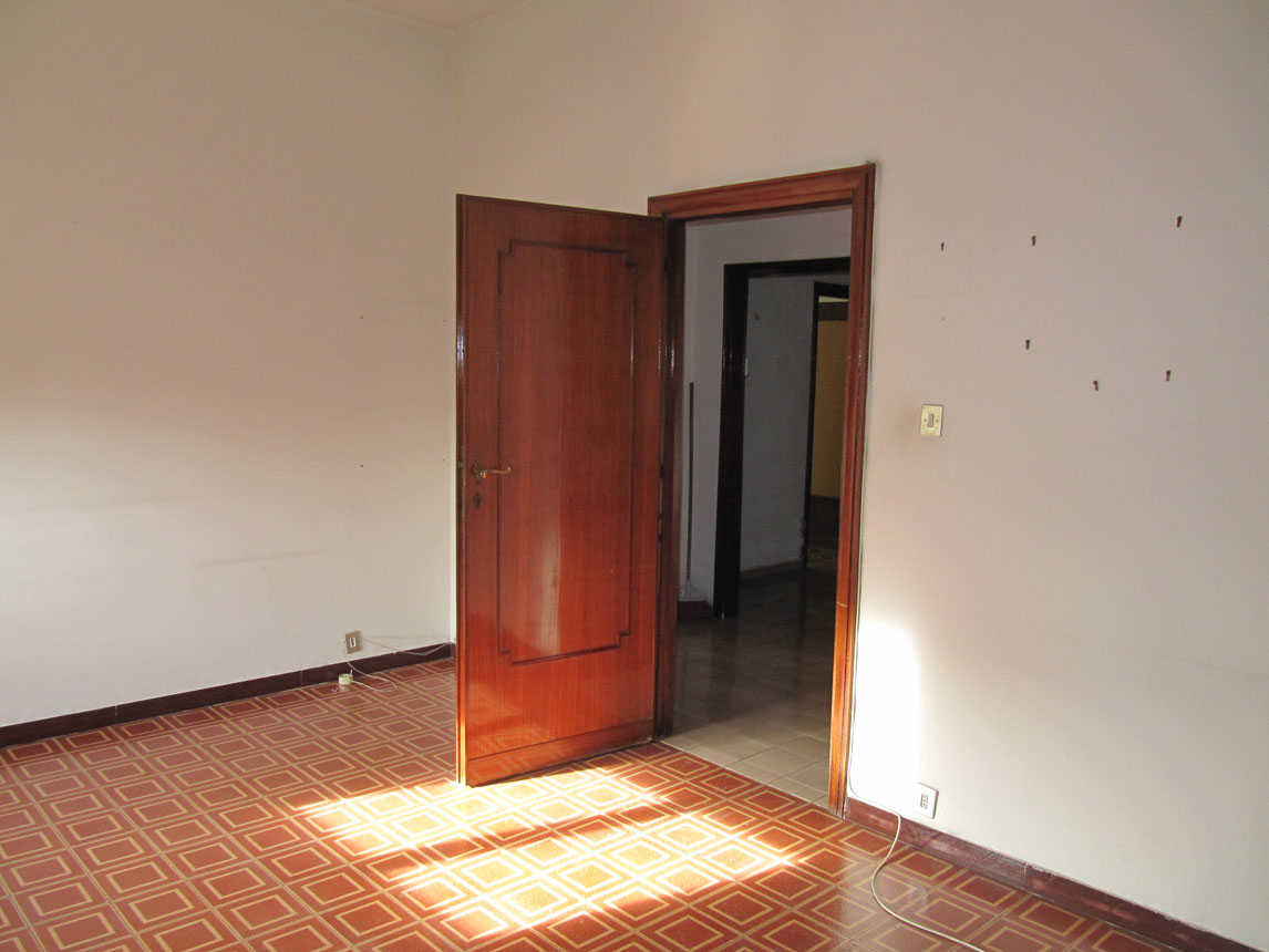 APPARTAMENTO INT.6 DI 5 VANI CON ASCENSORE. Mq. 98. LIBERO. Identificativi catastali categoria A4- foglio 843 part. 600 sub 20