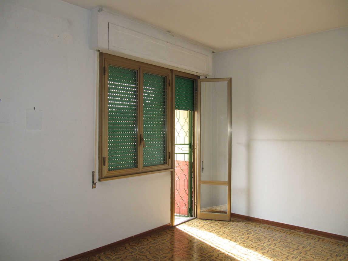 APPARTAMENTO INT.6 DI 5 VANI CON ASCENSORE. Mq. 98. LIBERO. Identificativi catastali categoria A4- foglio 843 part. 600 sub 20