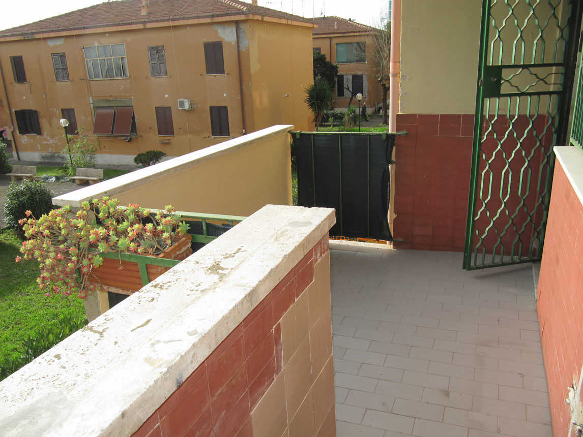 APPARTAMENTO INT.6 DI 5 VANI CON ASCENSORE. Mq. 98. LIBERO. Identificativi catastali categoria A4- foglio 843 part. 600 sub 20