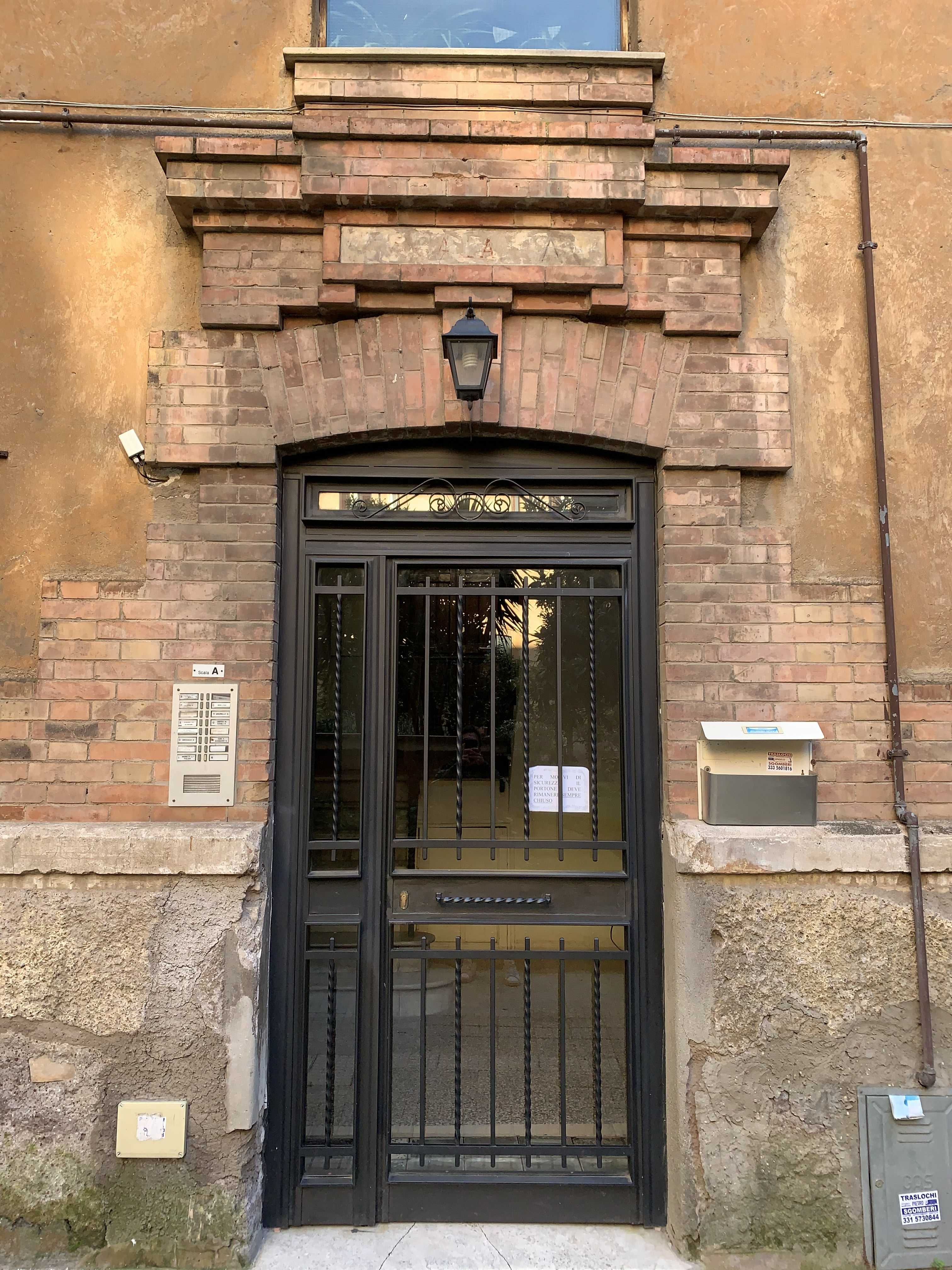 APPARTAMENTO INT.6 DI 3,5 VANI SENZA ASCENSORE. Mq. 58. LIBERO. Identificativi catastali categoria A4- foglio 512 part. 38 sub 14