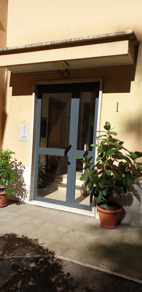 APPARTAMENTO INT.9 DI 3 VANI CON ASCENSORE + pertinenziale CANTINA . Mq. 48. LIBERO. Identificativi catastali categoria A3- foglio 842 part. 196 sub 521