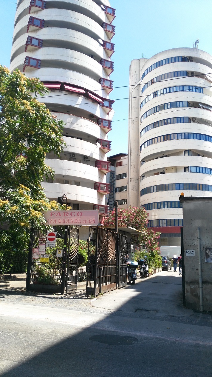 In NAPOLI (NA), CAP  80141, Via Nicola Nicolini, 68 ,  piano S1, int.110. Descrizione: box auto posto al  piano S1.N.C.E.U. foglio SCA/19, part. 9, sub. 1066. Mq. 28. Libero.Piena Proprietà