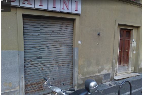 Negozio al piano terra con accesso dai civici n. 12 e 14 di via Case Dipinte, formato da cinque locali comunicanti, oltre a piccolo servizio igienico. Mq. 172. LIBERO. PIENA PROPRIETA'. Identificativi catastali: FG. 121 P.LLA 373 SUB 10