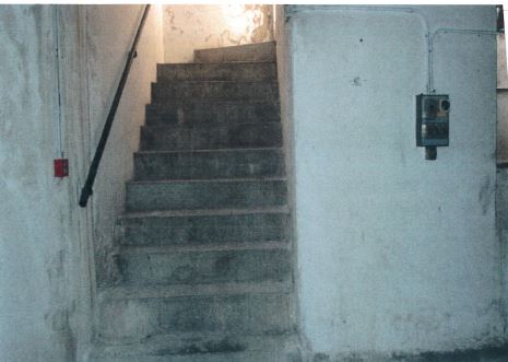 Diritto di piena ed esclusiva proprietà dell'unità immobiliare commerciale ad uso locale di deposito/magazzino, facente parte del fabbricato condominiale "TORRE MEDOACENSE", sito in Padova, Largo Europa n. 3, unità immobiliare così censita nel CATASTO FABBRICATI di PADOVA - FOGLIO 89 - MAPPALE 1146 sub. 84 - Largo Europa n.3 - piano S1 -Z.C. 1 - Cat. C/2 - Cl. 4 - mq 236 - Superficie catastale Totale mq 273 - R.C. Euro 784,14