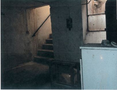 Diritto di piena ed esclusiva proprietà dell'unità immobiliare commerciale ad uso locale di deposito/magazzino, facente parte del fabbricato condominiale "TORRE MEDOACENSE", sito in Padova, Largo Europa n. 3, unità immobiliare così censita nel CATASTO FABBRICATI di PADOVA - FOGLIO 89 - MAPPALE 1146 sub. 84 - Largo Europa n.3 - piano S1 -Z.C. 1 - Cat. C/2 - Cl. 4 - mq 236 - Superficie catastale Totale mq 273 - R.C. Euro 784,14