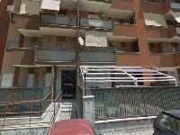 Immobile sito in Taranto (TA), CAP - 74100. Descrizione: Ingresso, disimpegno, cucina, n.3 vani, 2 bagni, 2 ripostigli, 2 balconi + pertinenziale posto auto scoperto esterno all'edificio in area condominiale; posto auto coperto in autorimessa collettiva piano S1. Mq. 90. N.C.E.U. Unità principale: foglio 265, part.355, sub.42. Posto auto scoperto: foglio 265, p.lla 400, sub 29. Posto auto coperto: foglio 265, p.lla 355, sub 69.