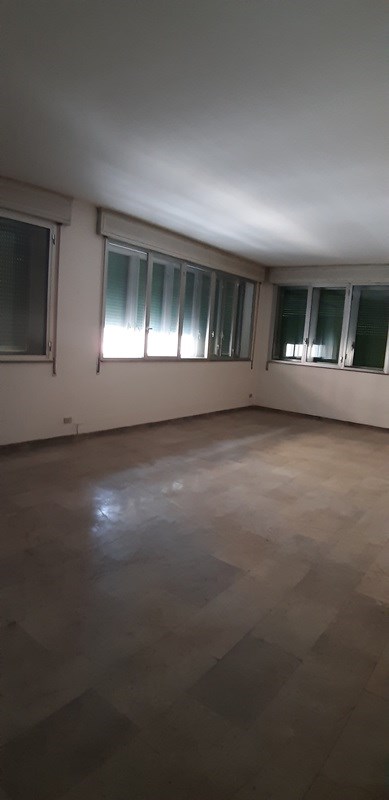 Immobile sito in BOLOGNA (BO), CAP - 40121, VIA MONTEBELLO 4. Descrizione: Abitazione + pertinenziale cantina . N.C.E.U. Foglio 158, part 522 sub 240; cantina sub 211