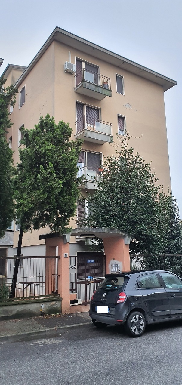 Immobile sito in Cremona (CR), CAP - 26100, via Flaminia 11. Descrizione: Box auto. N.C.E.U. box categoria C/6 Foglio 94 Part. 118 Sub. 11