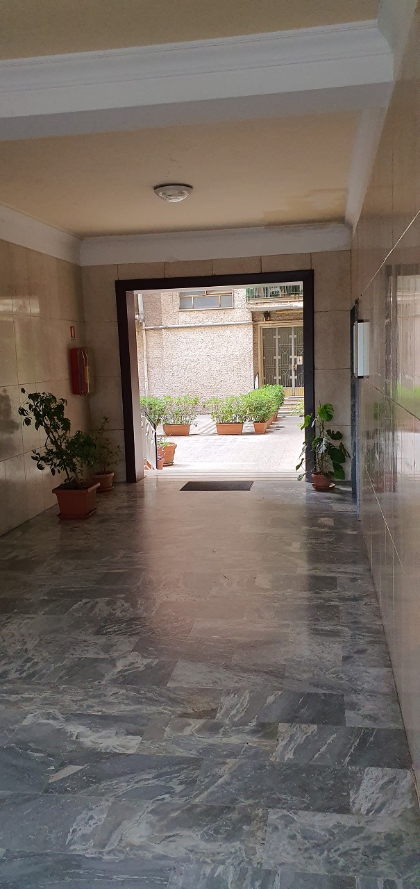 Immobile sito in ROMA (RM), CAP - 00175, VIA CLAUDIO ASELLO, 74. Descrizione: Appartamento composto da ingresso, corridoio, ripostiglio, tre vani, cucina abitabile, bagno e due balconi Conforme catastalmente. N.C.E.U. Foglio 955 Particella 359 Sub. 229