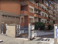 Immobile sito in ROMA (RM), CAP - 00177, VIA PISINO, 93. Descrizione: Vendita nuda propri appartamento composto da ingresso, corridoio, cucina abitabile, bagno, 2 camere di cui una con balcone, sita in Roma via Pisino,93 usufruttario 82 anni). N.C.E.U. Foglio 636 Particella 306 Sub. 200