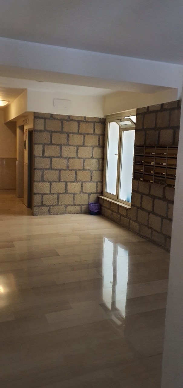 Immobile sito in ROMA (RM), CAP - 00177, VIA PISINO, 93. Descrizione: Vendita nuda propri appartamento composto da ingresso, corridoio, cucina abitabile, bagno, 2 camere di cui una con balcone, sita in Roma via Pisino,93 usufruttario 82 anni). N.C.E.U. Foglio 636 Particella 306 Sub. 200
