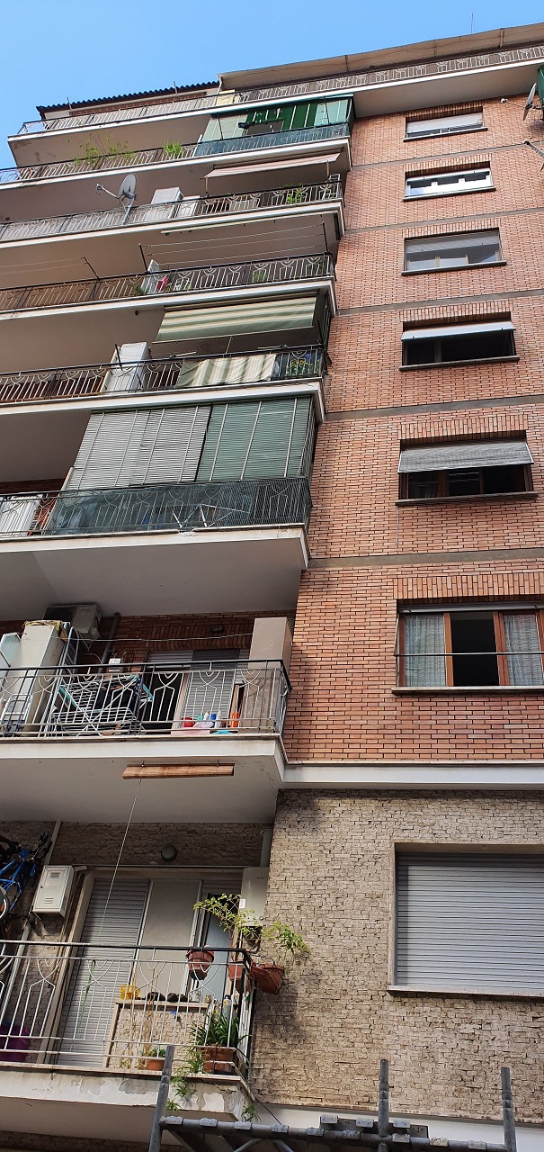 Immobile sito in ROMA (RM), CAP - 00175, VIA CLAUDIO ASELLO, 44. Descrizione: vendita nuda propri appartamento composto da ingresso, disimpegno, ripostiglio, due vani, cucina abitabile, bagno e due balconi, sito in Roma via Claudio Asello, 44 (usufruttuario 80 anni). N.C.E.U. Foglio 955 Particella 359 Sub. 390