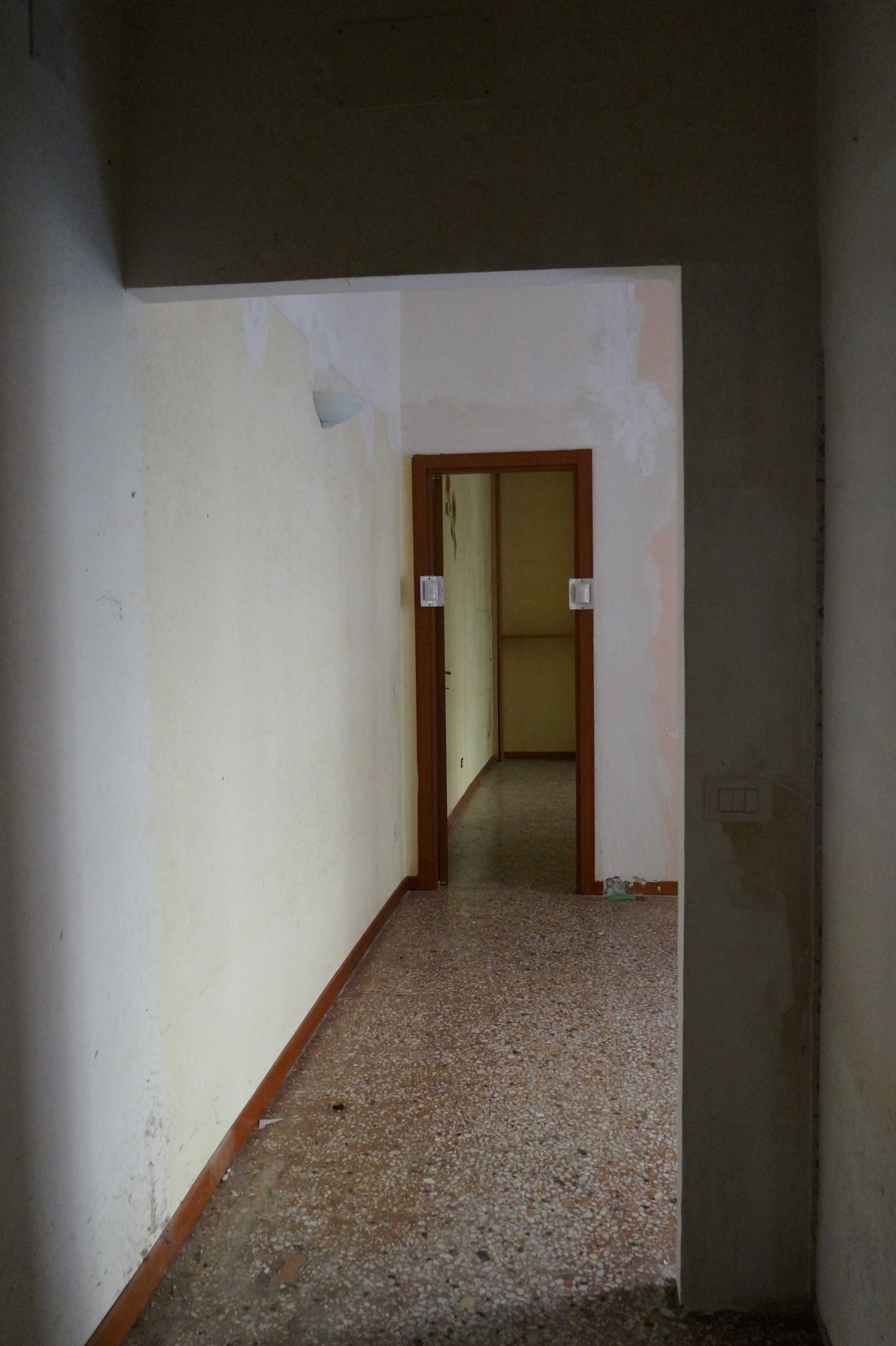 APPARTAMENTO INT.8 DI 3 VANI CON ASCENSORE.Mq. 54. Identificativi catastali categoria A4- foglio 454 part. 33 sub 180