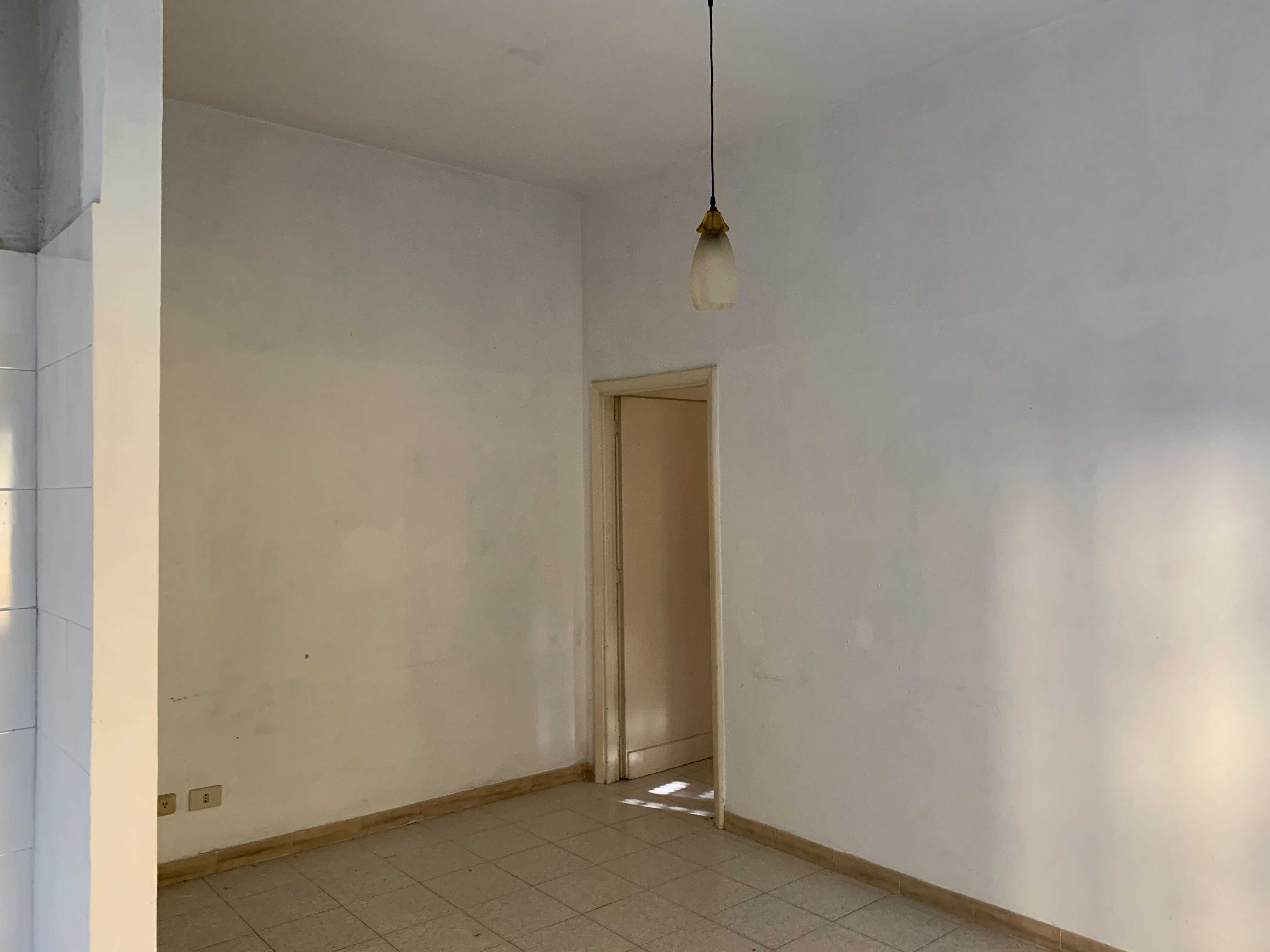 APPARTAMENTO  DI 2,5 VANI CON ASCENSORE.Mq. 43. Identificativi catastali categoria A4- foglio 455 part. 44 sub 77