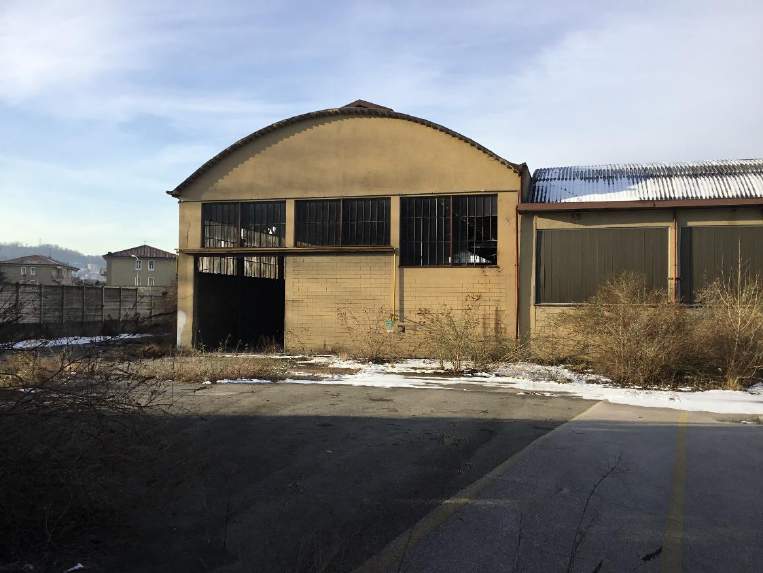 LOTTO UNICO.In Comune Amministrativo e Censuario di DOLZAGO(LC).1) PIENA PROPRIETA’complesso industriale posto in via Provinciale n. 18, costituito da diversi fabbricati dismessi da tempo, con annesse aree pertinenziali; 2) DIRITTO DI PROPRIETA’ GRAVATO DA DIRITTO DI SUPERFICIE A FAVORE DI ENEL SPA: appezzamento di terreno gravato da diritto di superficie, costituito con atto in data 17-20 ottobre 1996 n. 109438-109530 /20206 su cui insiste cabina Enel per la distribuzione dell'energia. Si rimanda all'avviso di vendita per la descrizione completa
