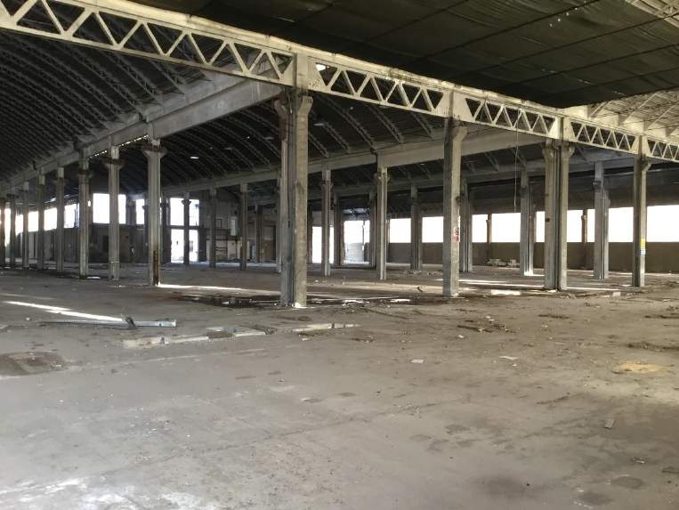 LOTTO UNICO.In Comune Amministrativo e Censuario di DOLZAGO(LC).1) PIENA PROPRIETA’complesso industriale posto in via Provinciale n. 18, costituito da diversi fabbricati dismessi da tempo, con annesse aree pertinenziali; 2) DIRITTO DI PROPRIETA’ GRAVATO DA DIRITTO DI SUPERFICIE A FAVORE DI ENEL SPA: appezzamento di terreno gravato da diritto di superficie, costituito con atto in data 17-20 ottobre 1996 n. 109438-109530 /20206 su cui insiste cabina Enel per la distribuzione dell'energia. Si rimanda all'avviso di vendita per la descrizione completa