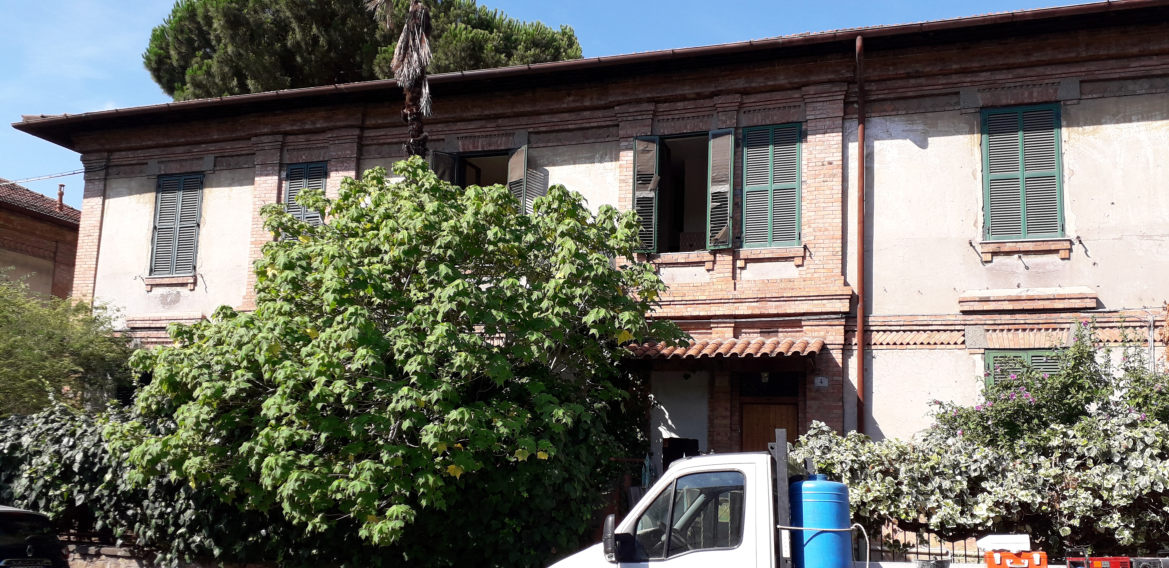 VILLINO CON ACCESSO INDIPENDENTE DI 10 VANI + pertinenziale GIARDINO ESCLUSIVO. Mq. 195. Identificativi catastali categoria A7- foglio 519 part. 264