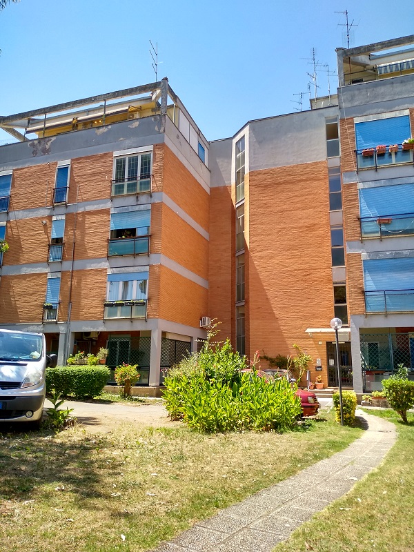 APPARTAMENTO INT.10 DI 7,5 VANI CON ASCENSORE in ROMA Via di Grottarossa n°91, scala 3, piano 3-S1 + pertinenziale CANTINA. Mq. 138. LIBERO. Identificativi catastali A/3, foglio 203, part. 329, sub. 501
