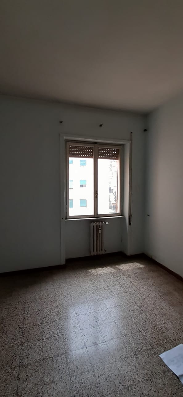 APPARTAMENTO INT.5 DI 4,5 VANI SENZA ASCENSORE in ROMA Viale Tirreno n°187, scala F, piano 3 + pertinenziale BALCONE. Mq. 63. LIBERO. Identificativi catastali A/3, foglio 269, part. 181, sub. 507