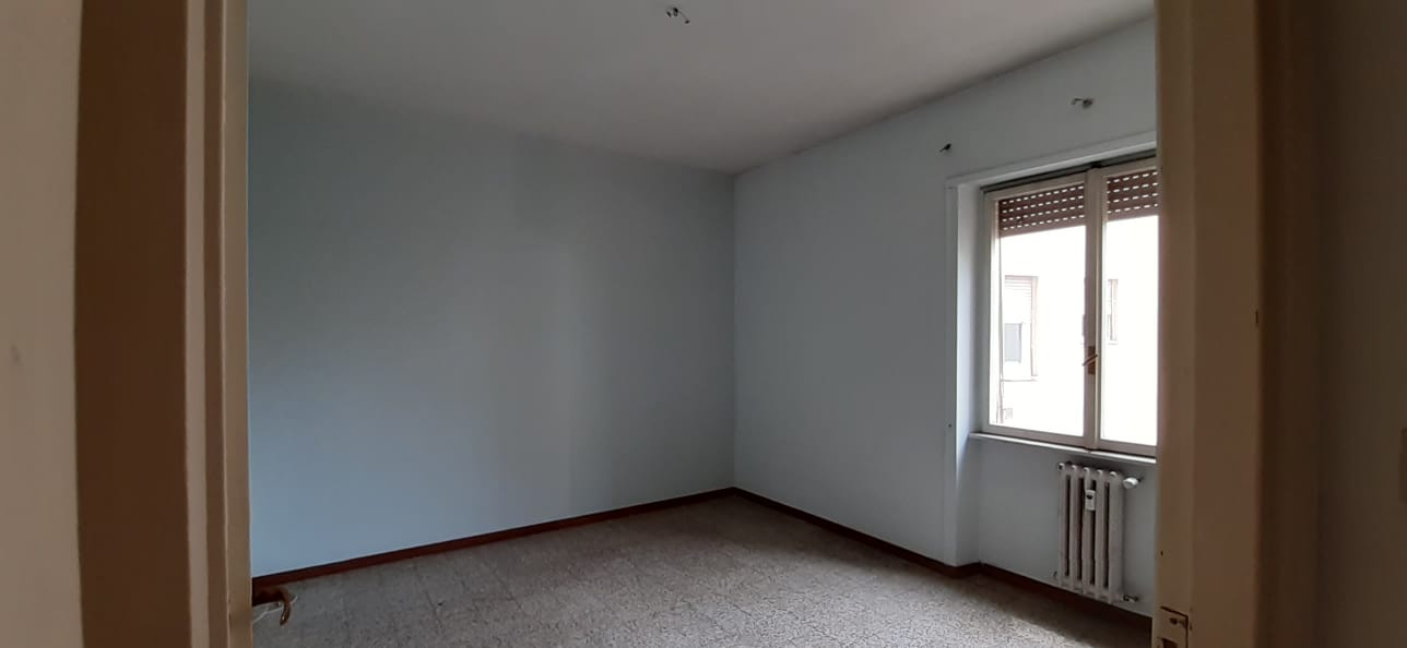 APPARTAMENTO INT.5 DI 4,5 VANI SENZA ASCENSORE in ROMA Viale Tirreno n°187, scala F, piano 3 + pertinenziale BALCONE. Mq. 63. LIBERO. Identificativi catastali A/3, foglio 269, part. 181, sub. 507