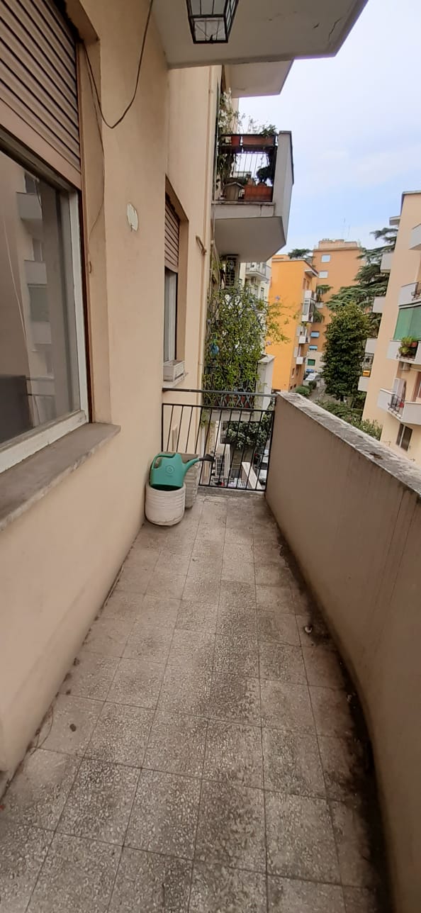 APPARTAMENTO INT.5 DI 4,5 VANI SENZA ASCENSORE in ROMA Viale Tirreno n°187, scala F, piano 3 + pertinenziale BALCONE. Mq. 63. LIBERO. Identificativi catastali A/3, foglio 269, part. 181, sub. 507